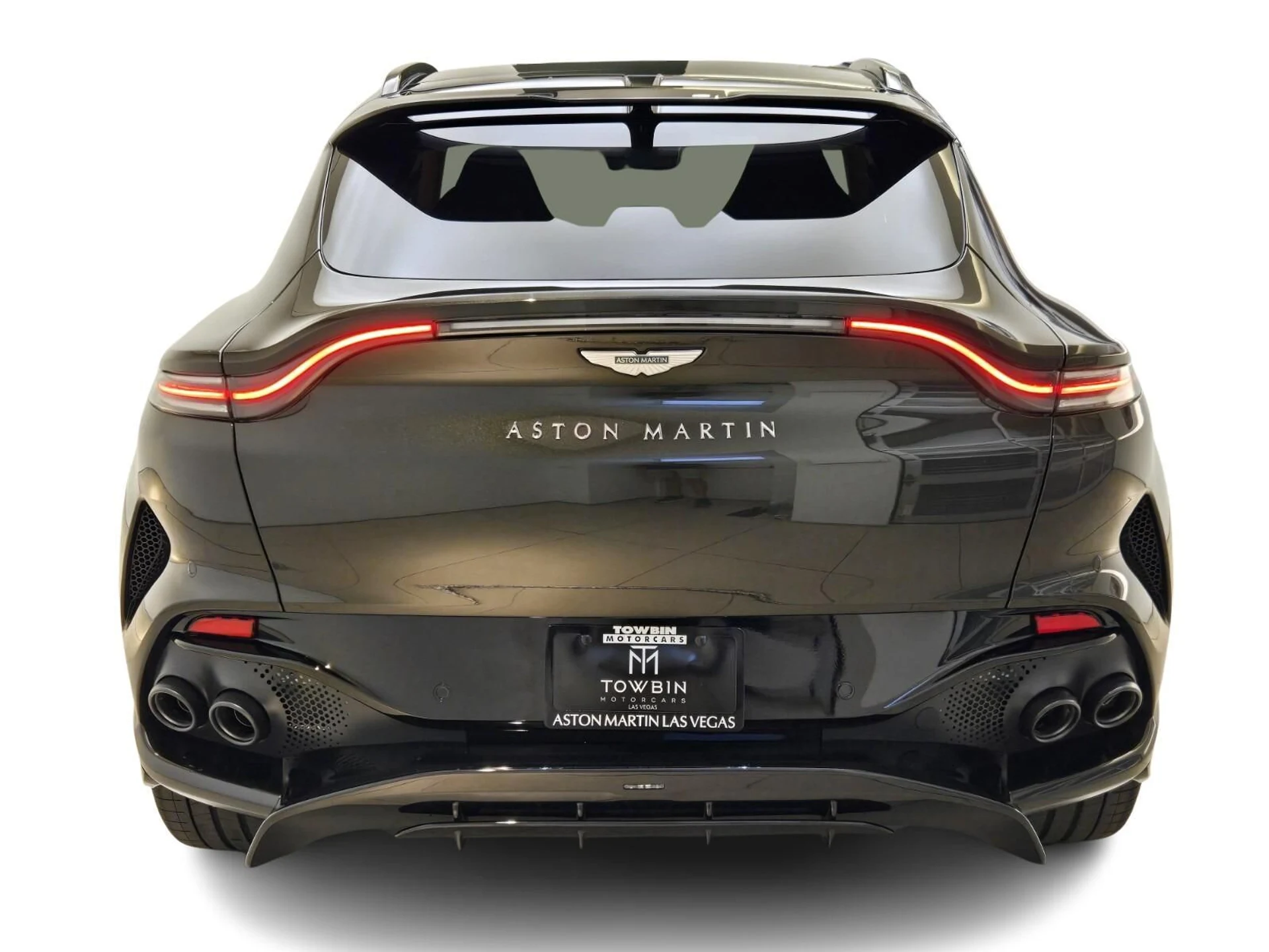 mph006_1171738207_New_2026_Aston_Martin_DBX_707_1761371580_0d59bc8ddc