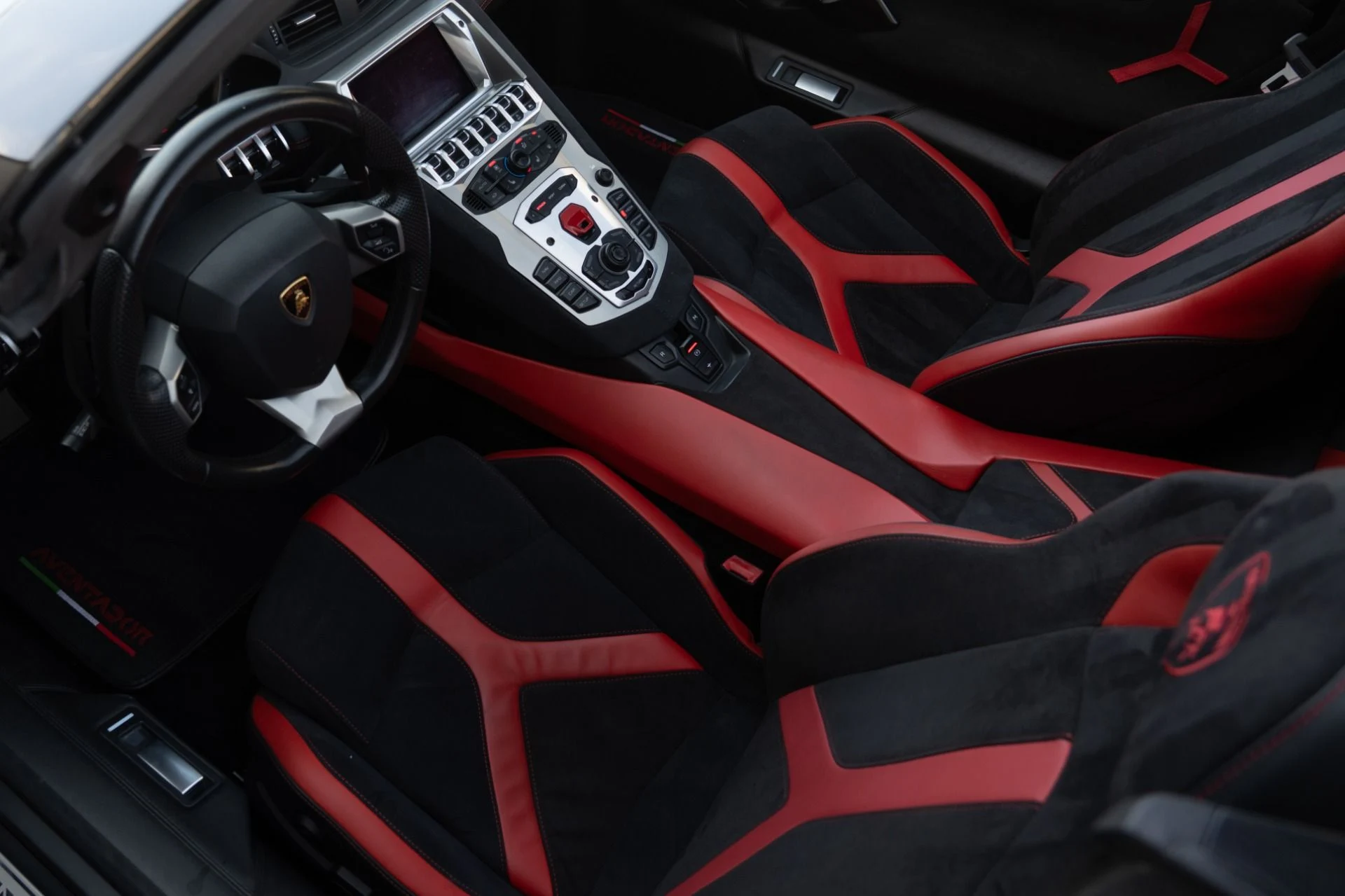 mph006_1191190696_Used_2015_Lamborghini_Aventador_LP_700_4_1765325757_152f761bbd