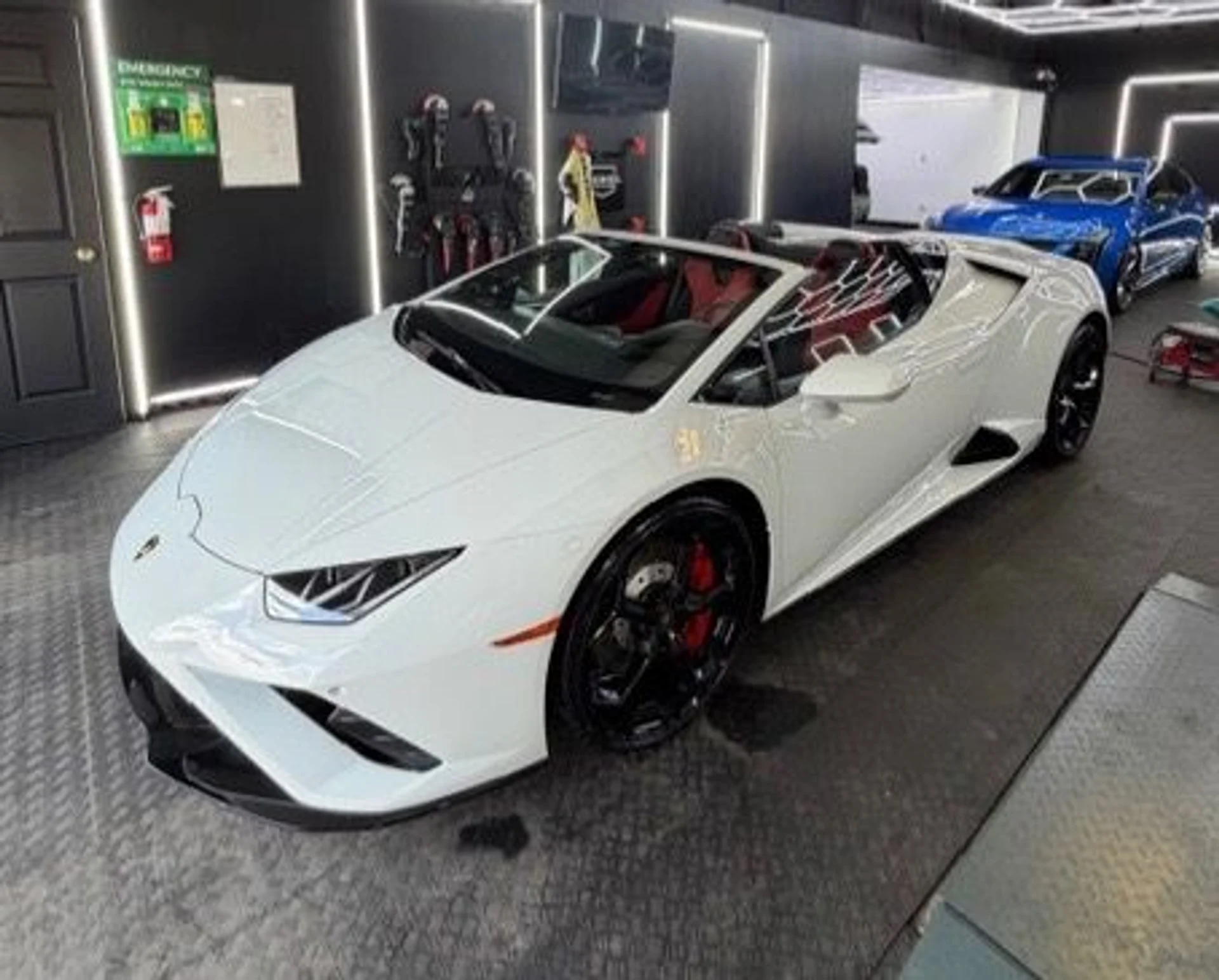 mph006_1192161965_Used_2022_Lamborghini_Huracan_EVO_Spyder_1762276823_f5c1c7efe8