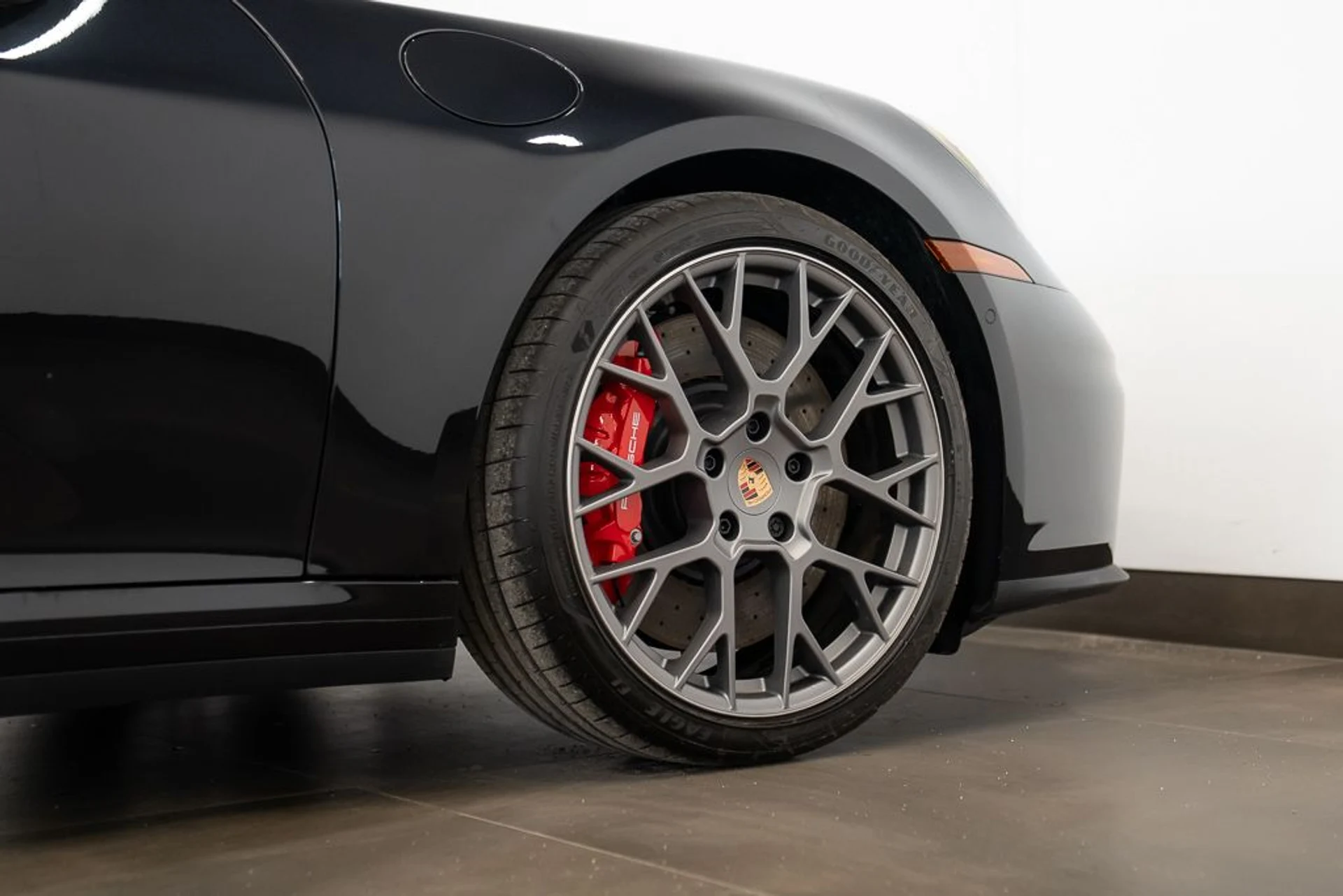 mph006_1199865993_porsche_911_2025_jpg_v_1775165756_e2e55e7df9