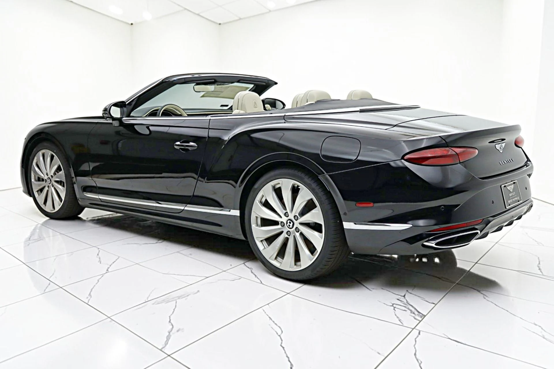 mph006_1210566566_New_2026_Bentley_Continental_GTC_6db792bae1