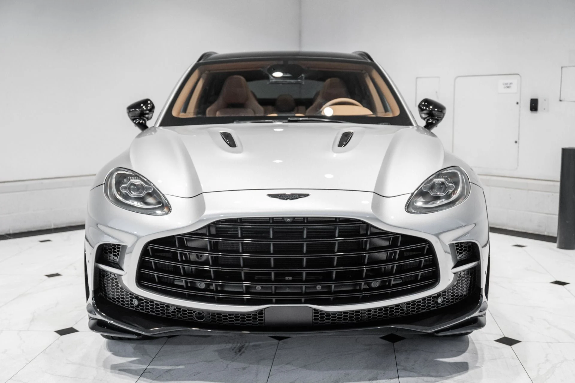 mph006_1218801568_New_2026_Aston_Martin_DBX_707_1786372165_b4cb7c132c