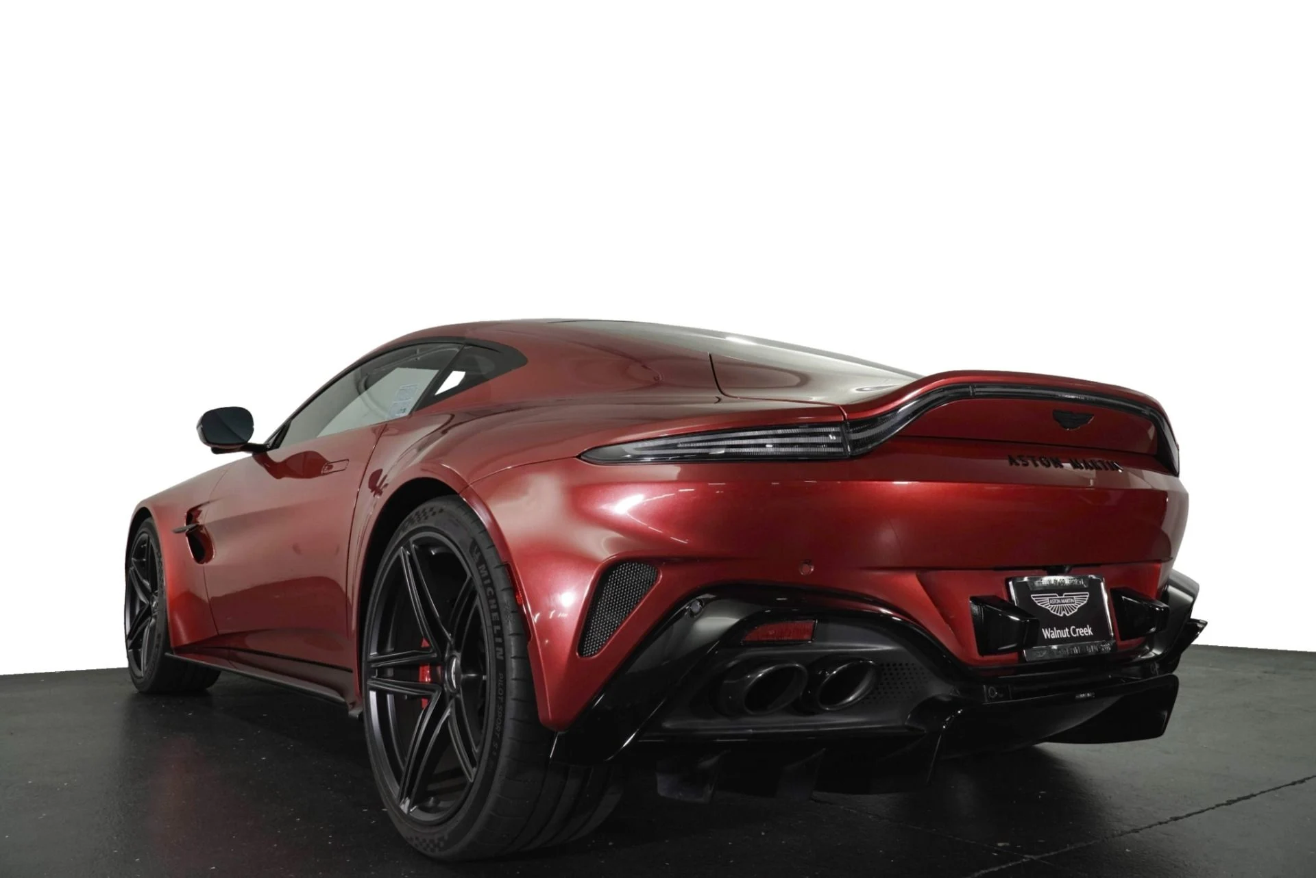 mph006_1230886044_Used_2025_Aston_Martin_Vantage_Base_1787242428_a236587986