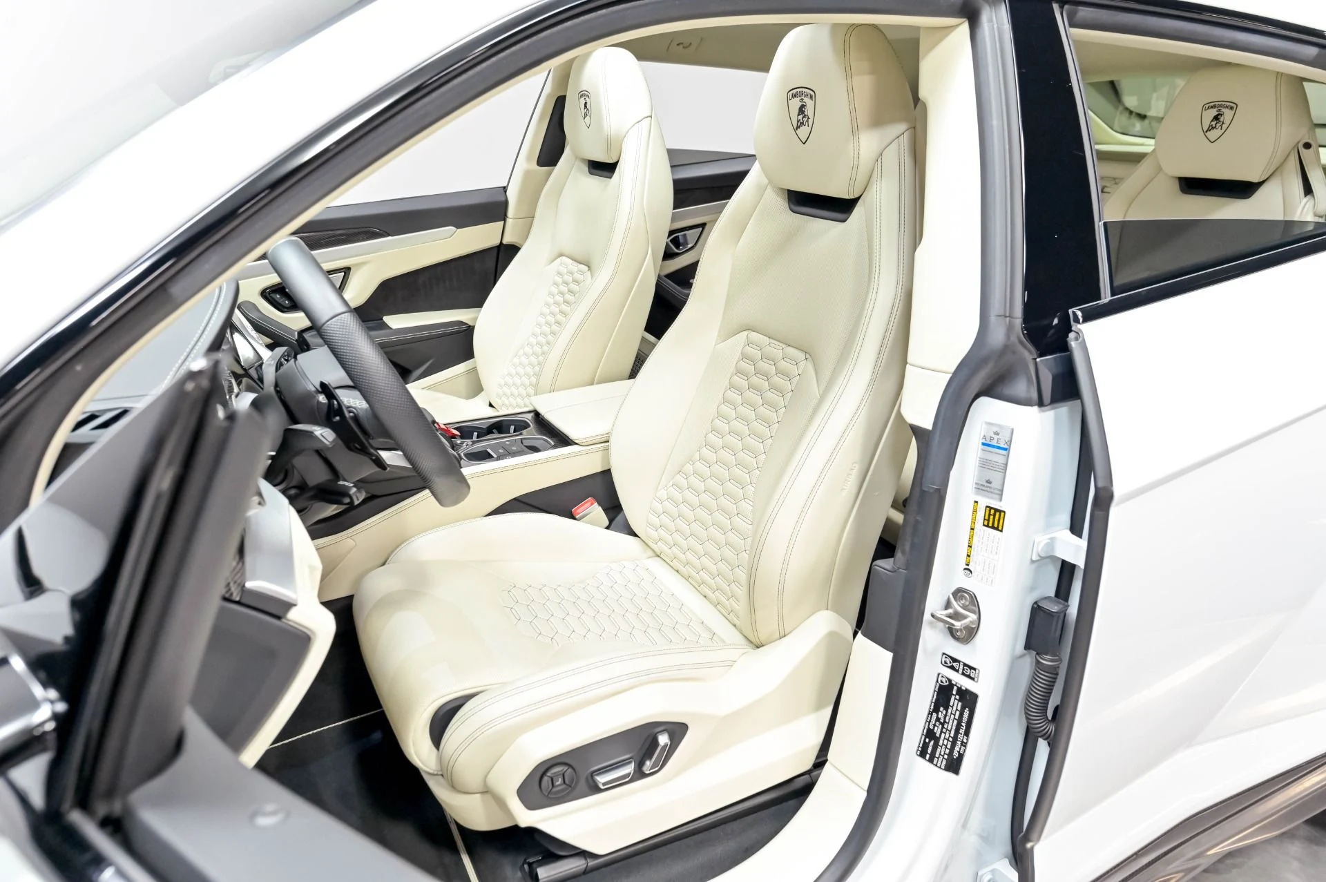 mph006_1237463453_Used_2020_Lamborghini_Urus_1778528583_2b73c1a197