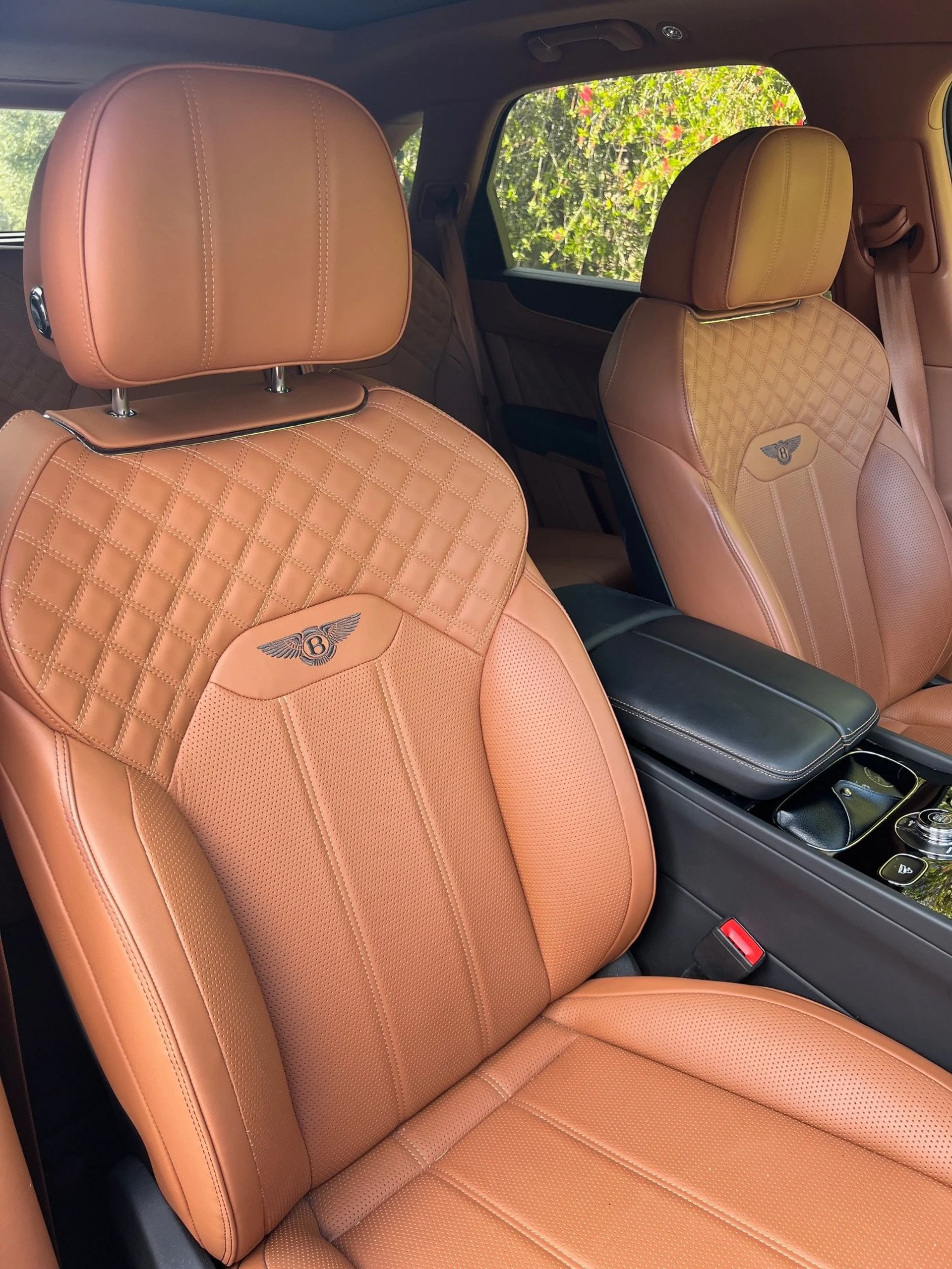 mph006_1239517379_Used_2022_Bentley_Bentayga_V8_1761327286_5dbcb82943