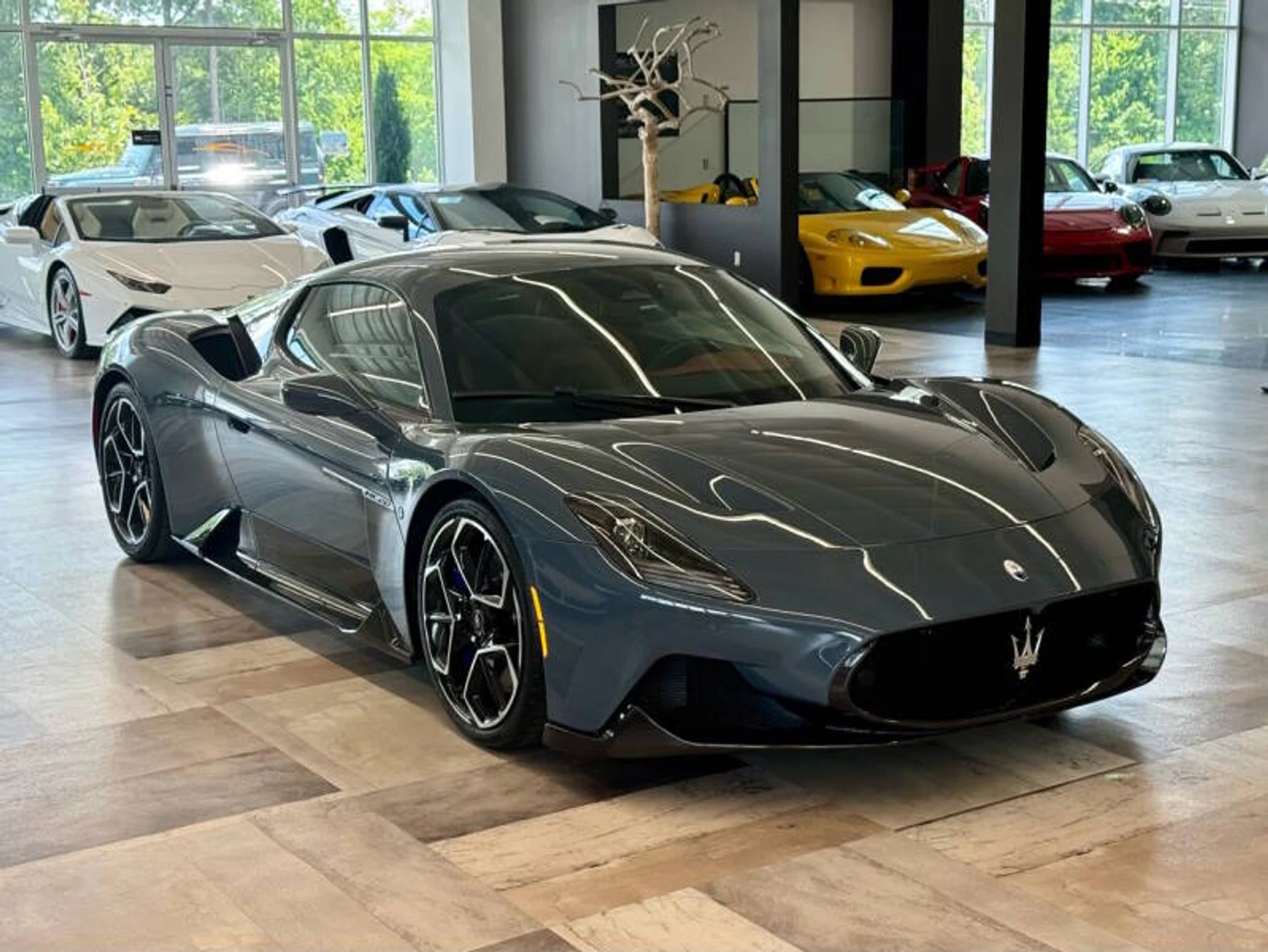 mph006_1241367812_2023_maserati_mc20_base_2dr_coupe_81e36d7021