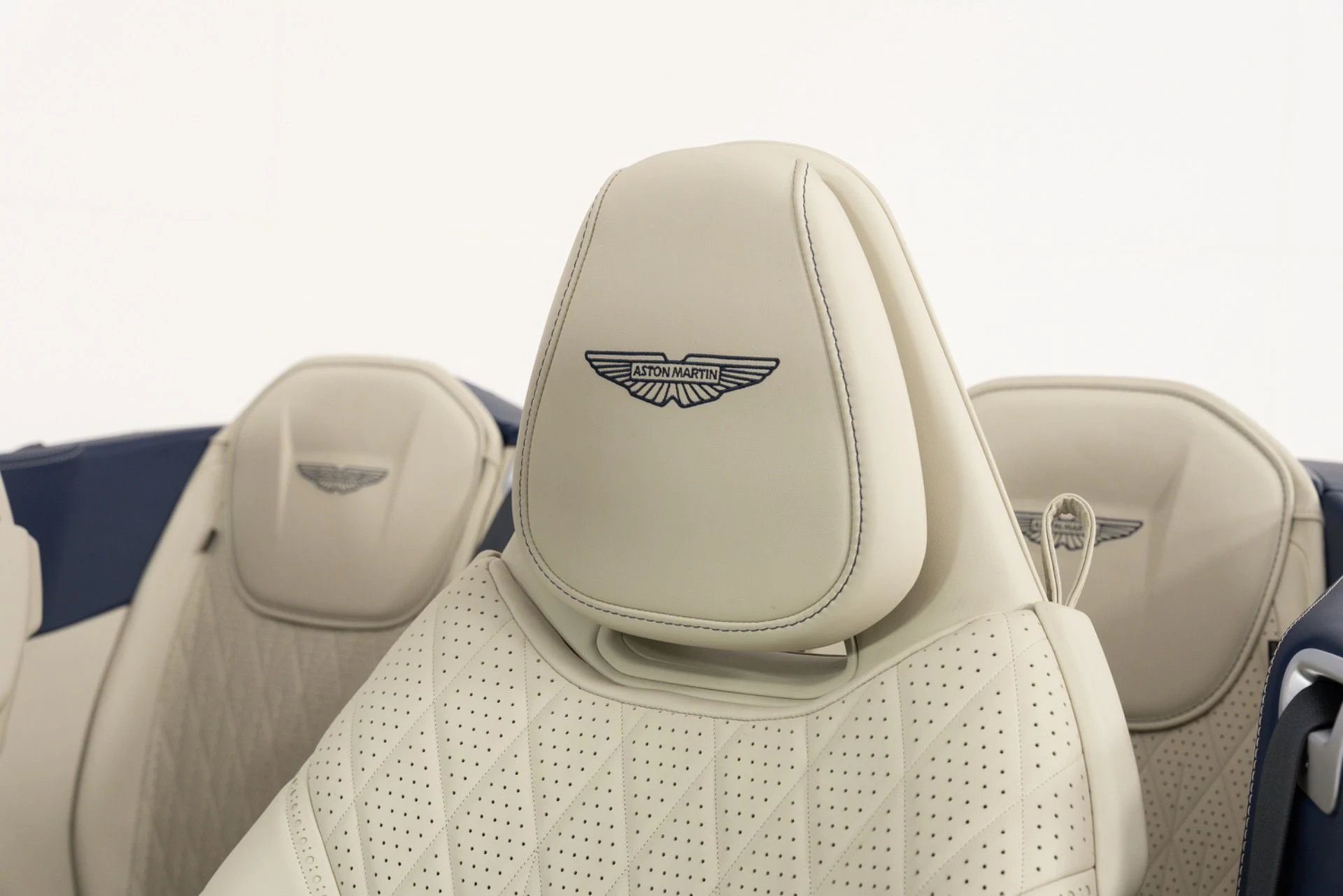 mph006_1241678865_Used_2025_Aston_Martin_DB_12_Volante_1782762178_775b535acc