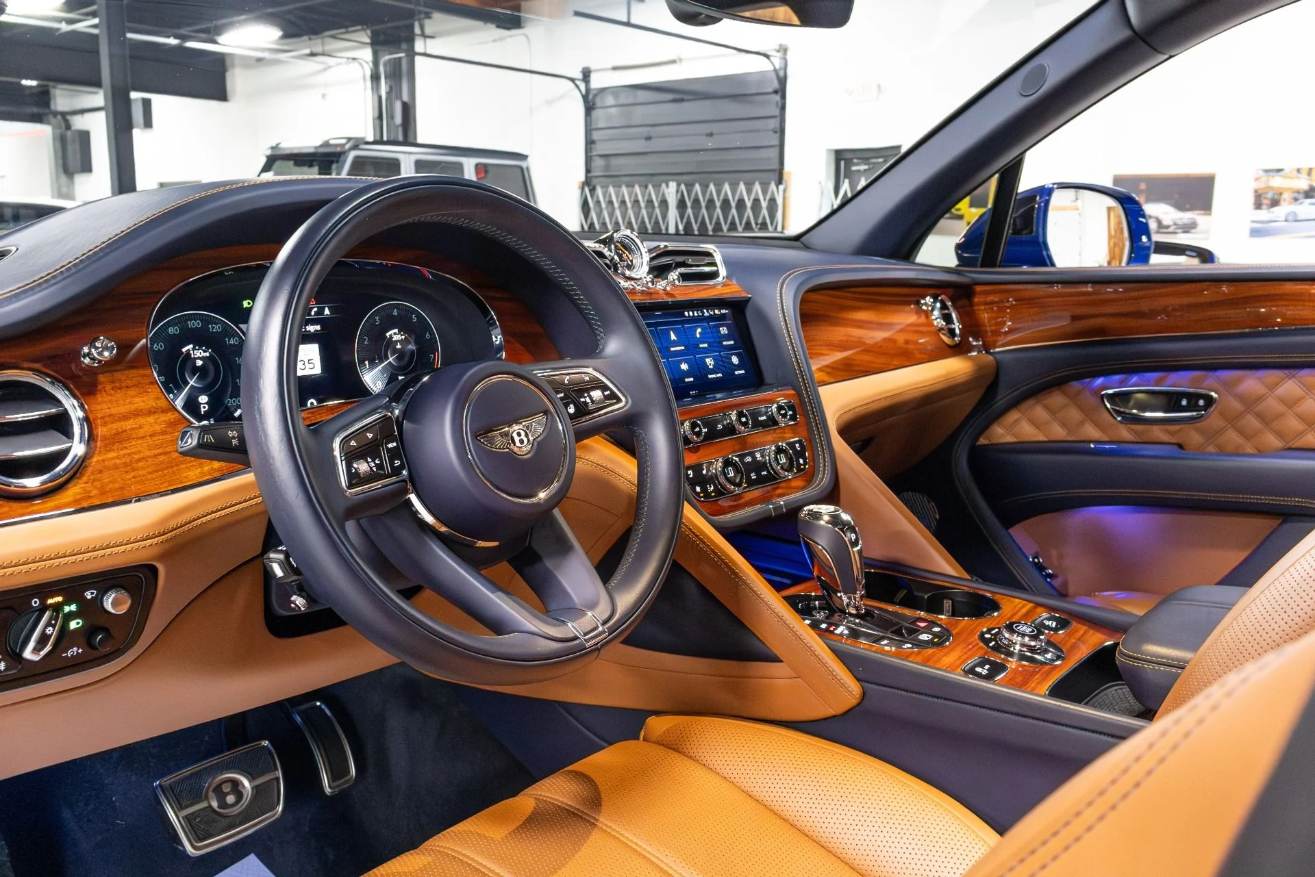 mph006_1243363055_Used_2021_Bentley_Bentayga_V8_First_Edition_1775251919_fab7f6e70b