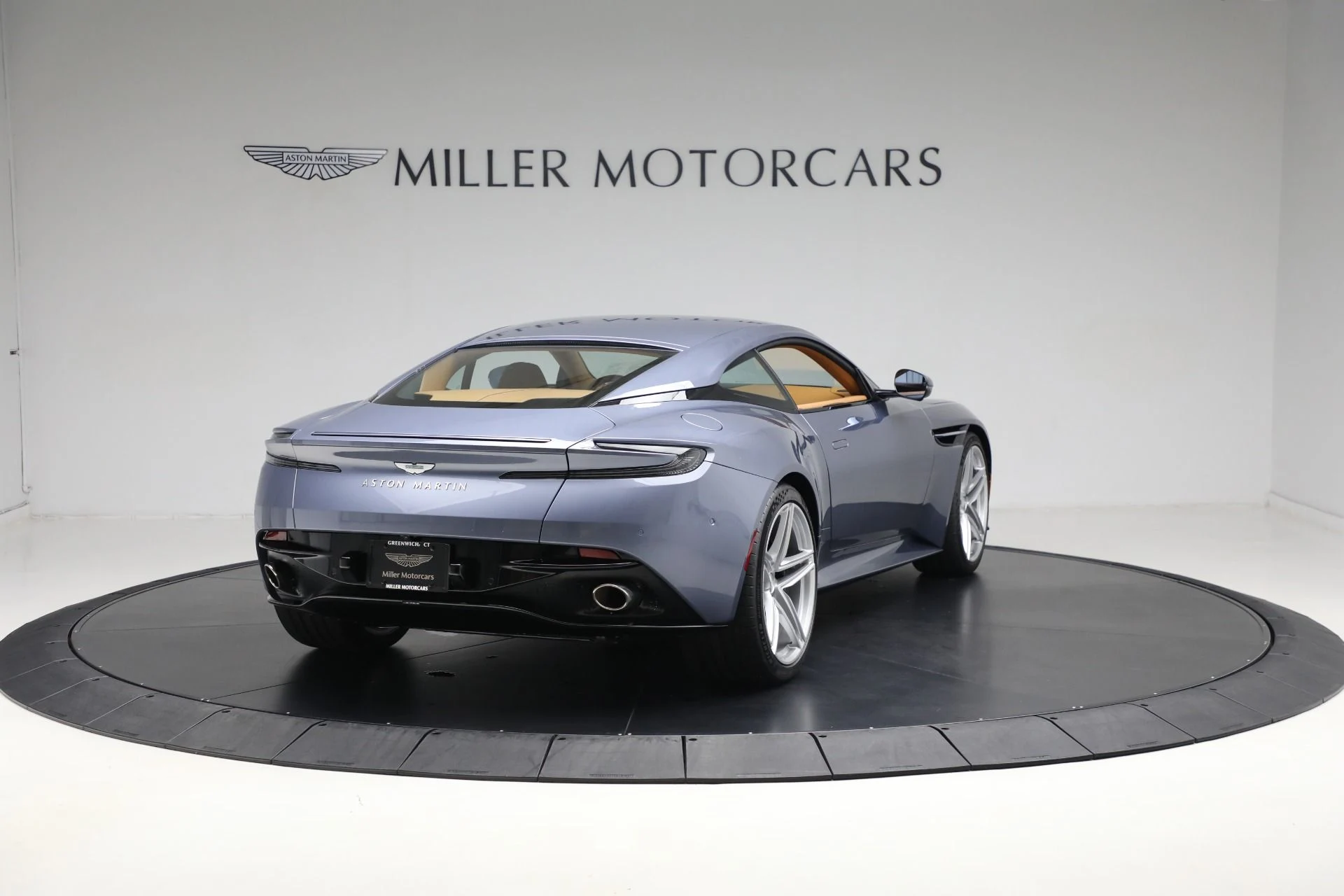 mph006_1245026011_New_2025_Aston_Martin_DB_12_V8_fc3fc522ff