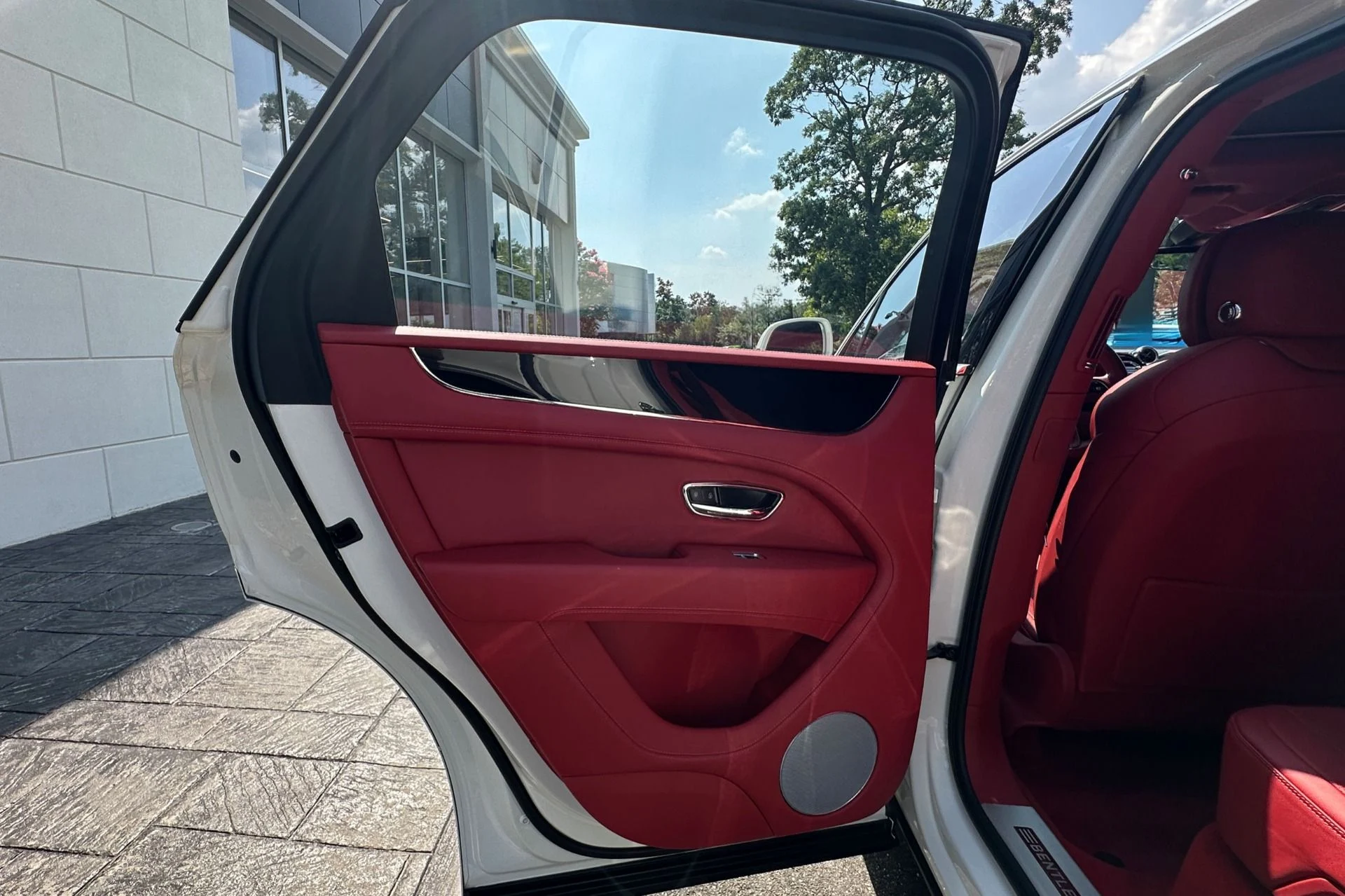 mph006_125411260_Used_2022_Bentley_Bentayga_V8_1786356429_9d947e2a97