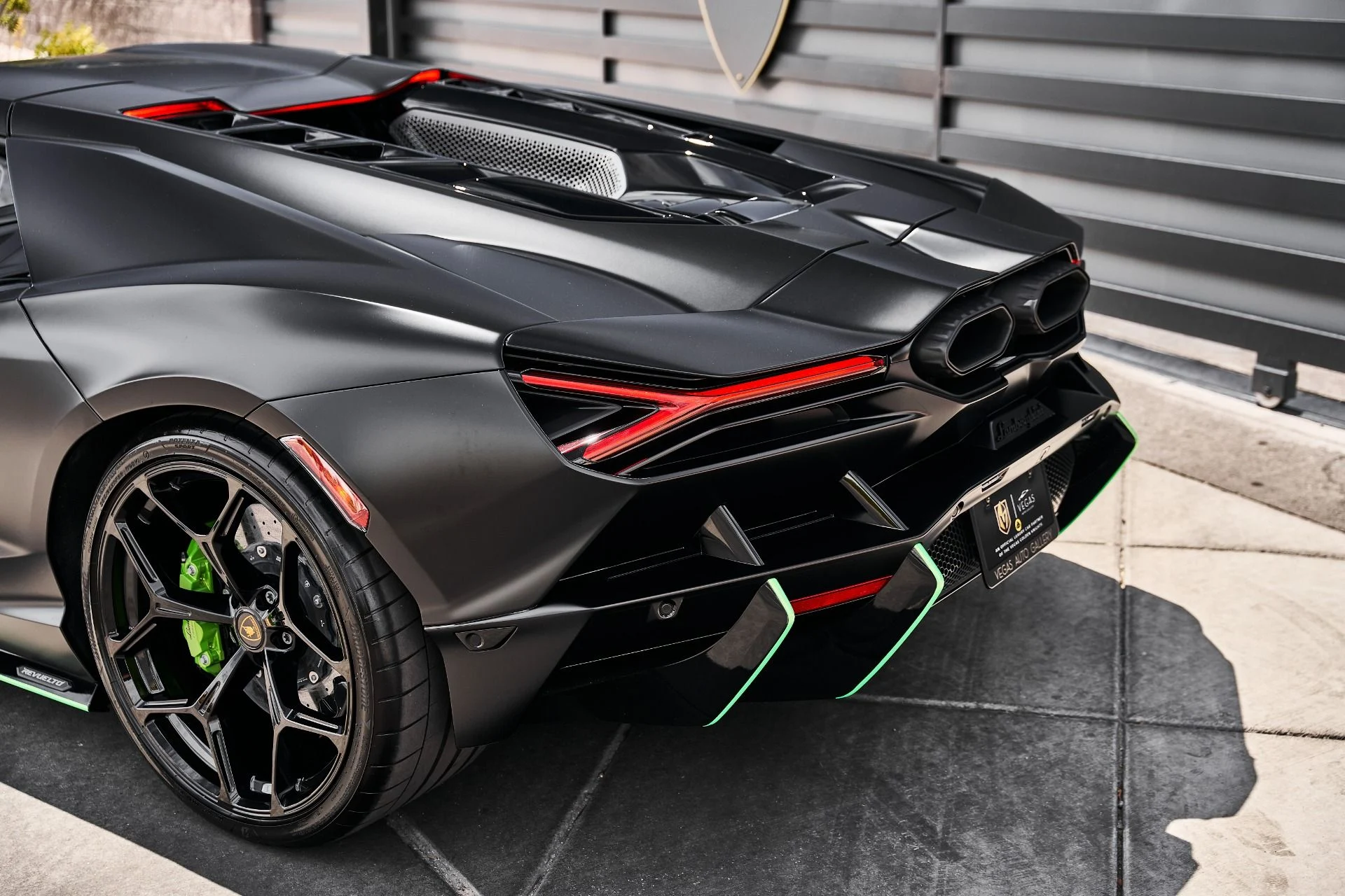 mph006_1256682373_Used_2024_Lamborghini_Revuelto_Base_1788040895_47fdb57bd3