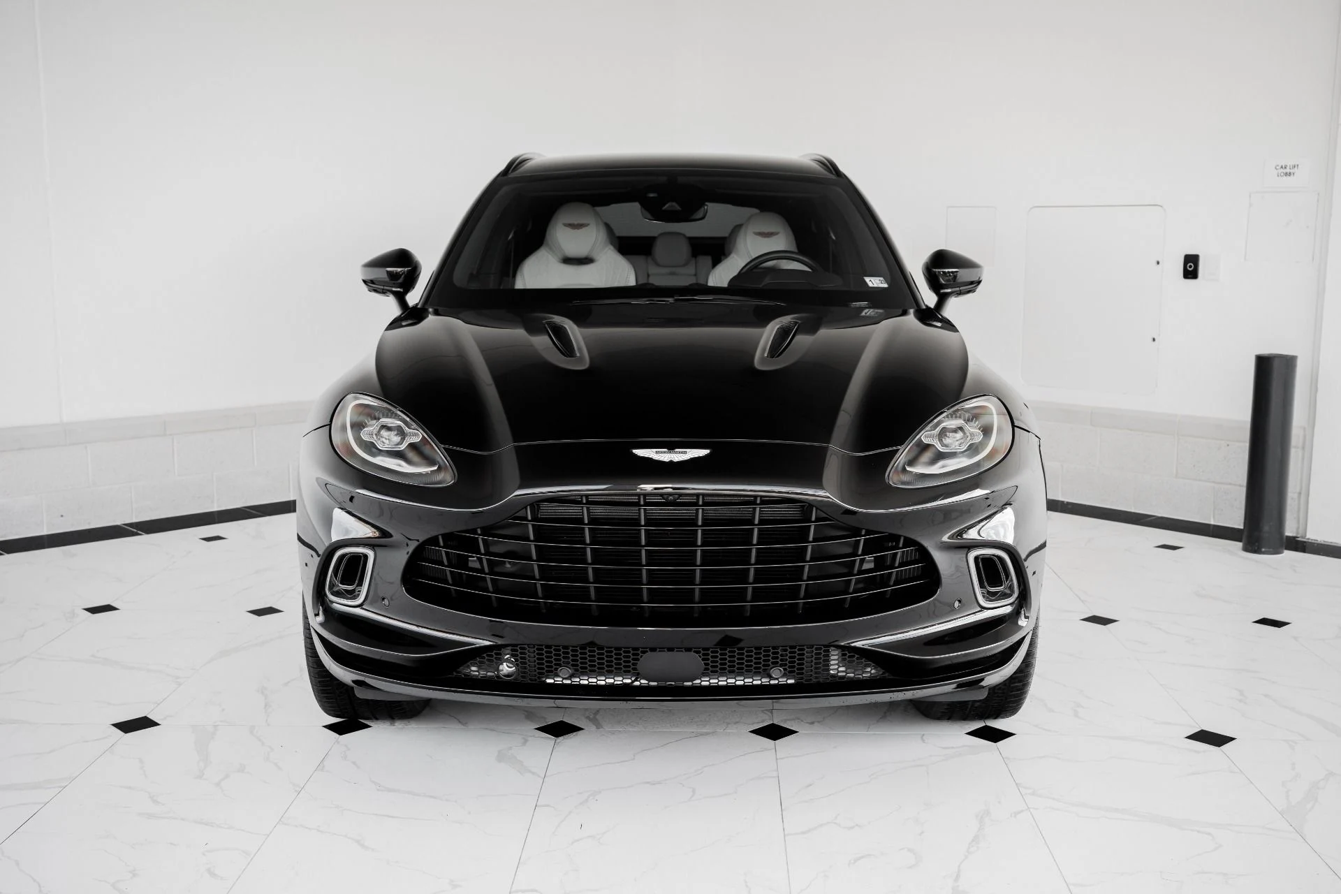 mph006_1260043571_Used_2022_Aston_Martin_DBX_550_1675796960_8afaa76744