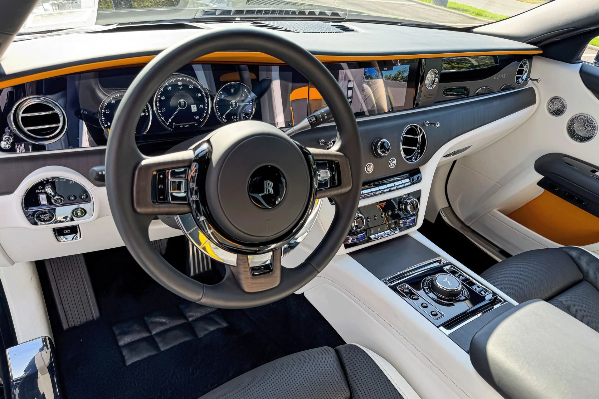 mph006_1268756645_Used_2021_Rolls_Royce_Ghost_1755072404_195e8fc8d7