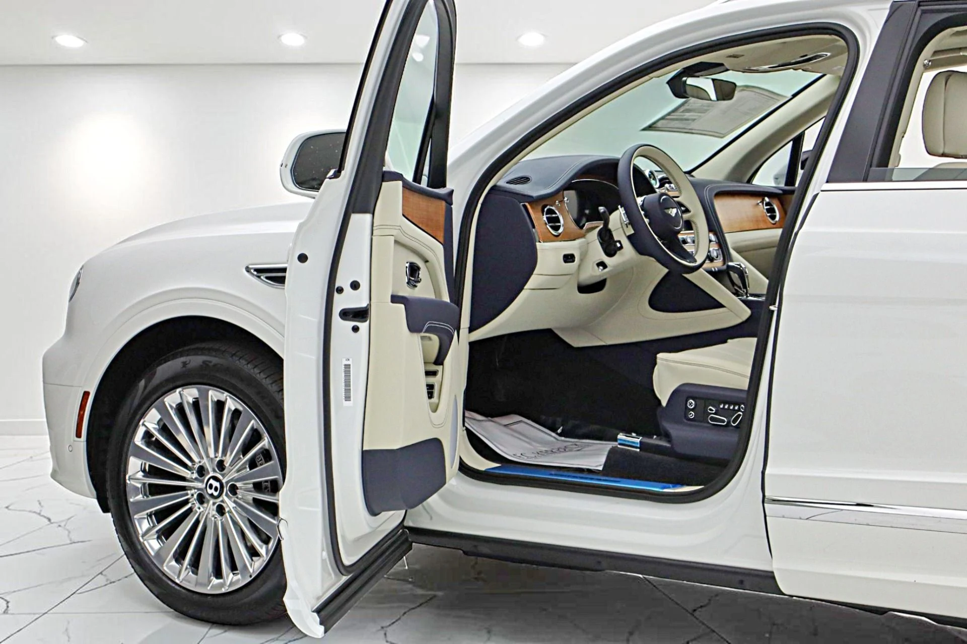 mph006_1271264479_New_2026_Bentley_Bentayga_EWB_V8_6a5e022334