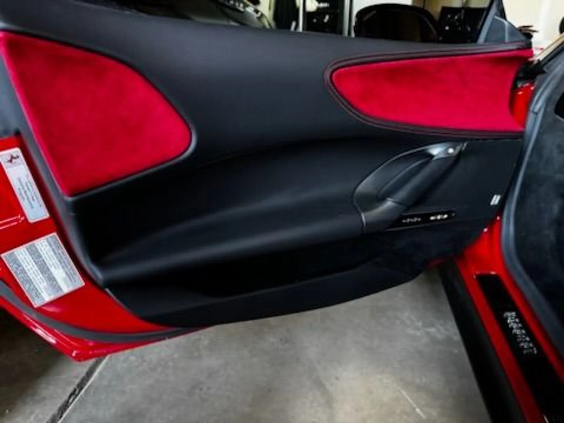 mph006_127232686_Used_2022_Ferrari_SF_90_Stradale_1762557009_0417c83d22