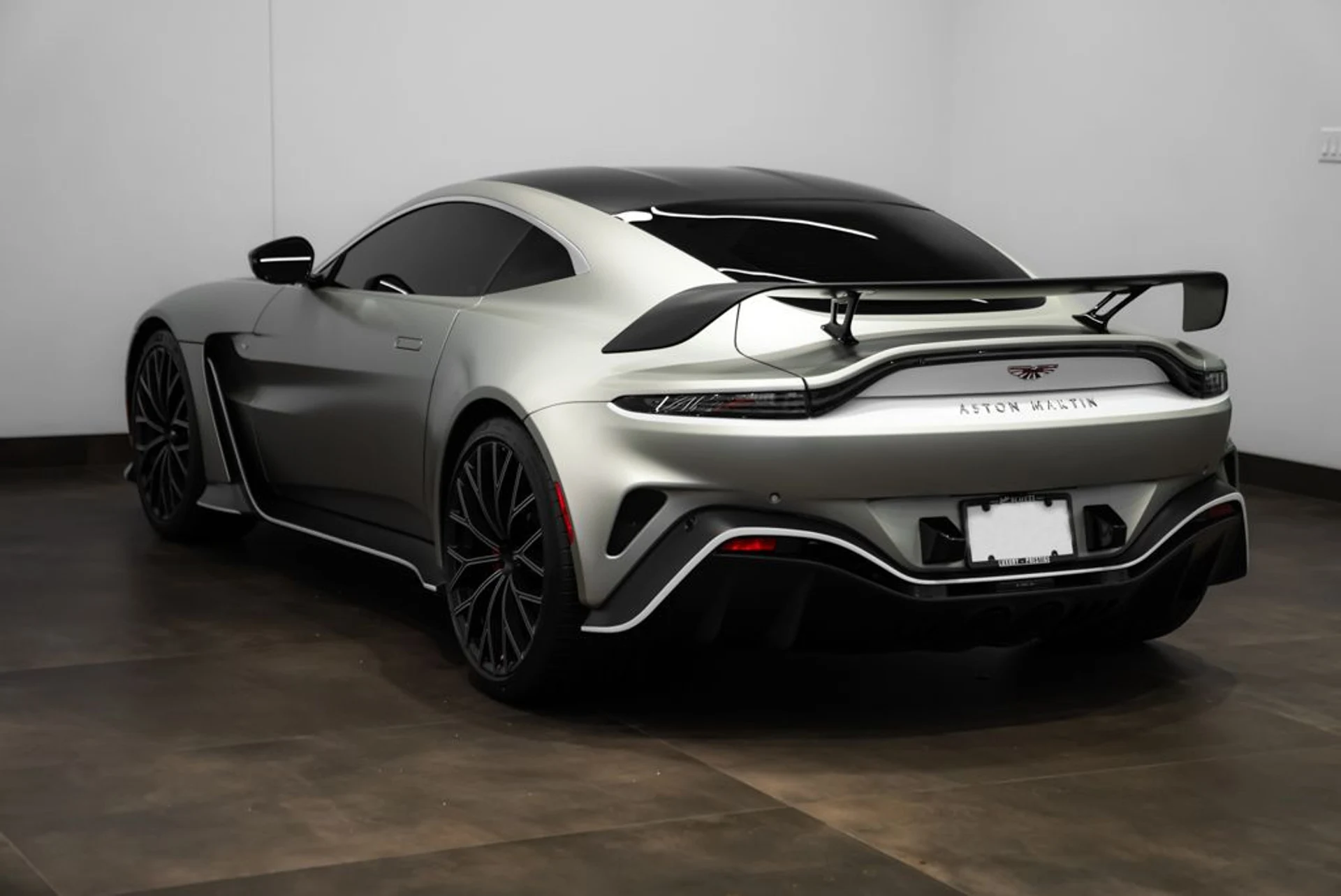 mph006_1272491673_aston_martin_vantage_2023_jpg_v_1768855591_7174033a21