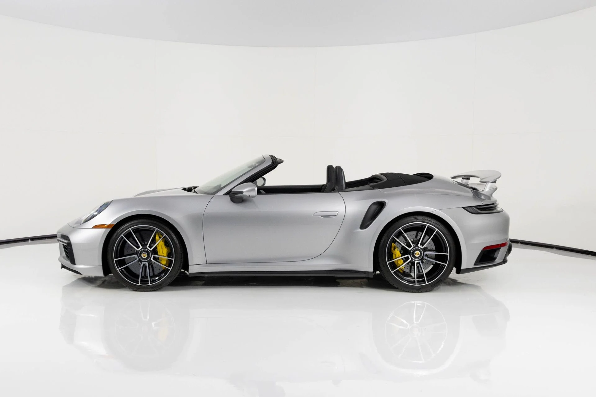 mph006_1276064090_Used_2022_Porsche_911_Turbo_S_1764184609_f9e74a2d57