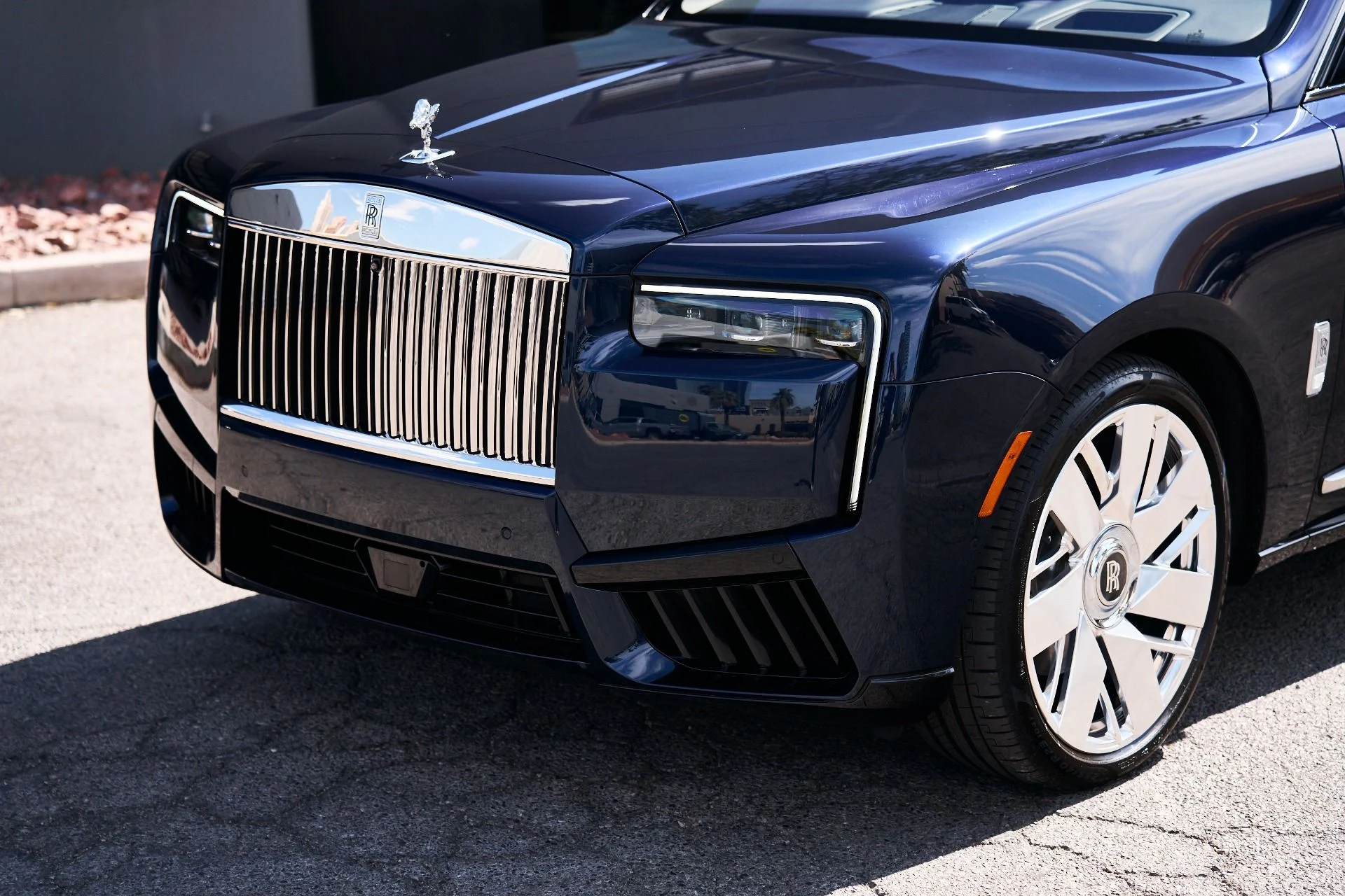 mph006_1291981906_Used_2025_Rolls_Royce_Cullinan_Base_1755895153_221a322087