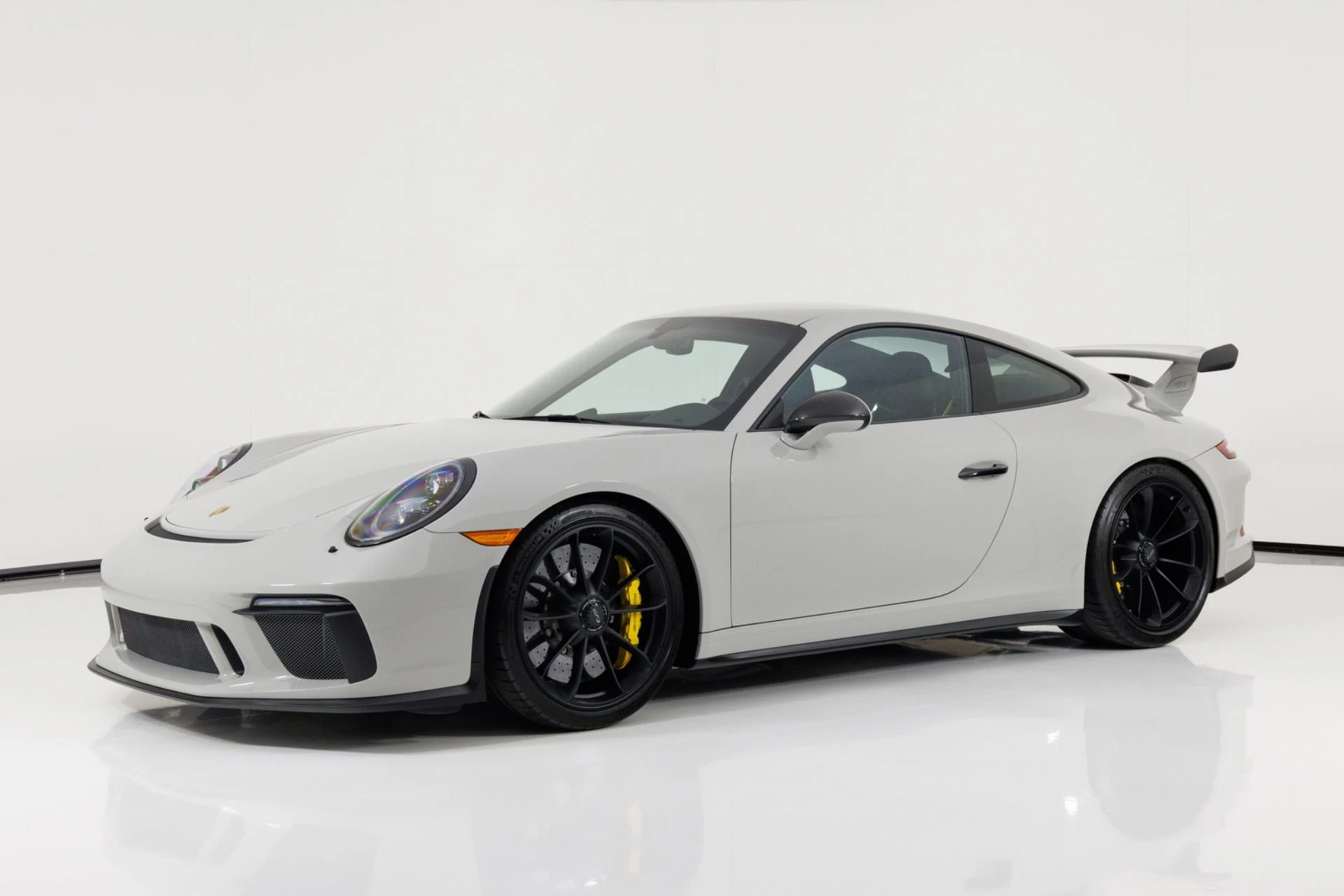 mph006_1293745415_Used_2018_Porsche_911_GT_3_1782944814_ab8f436910