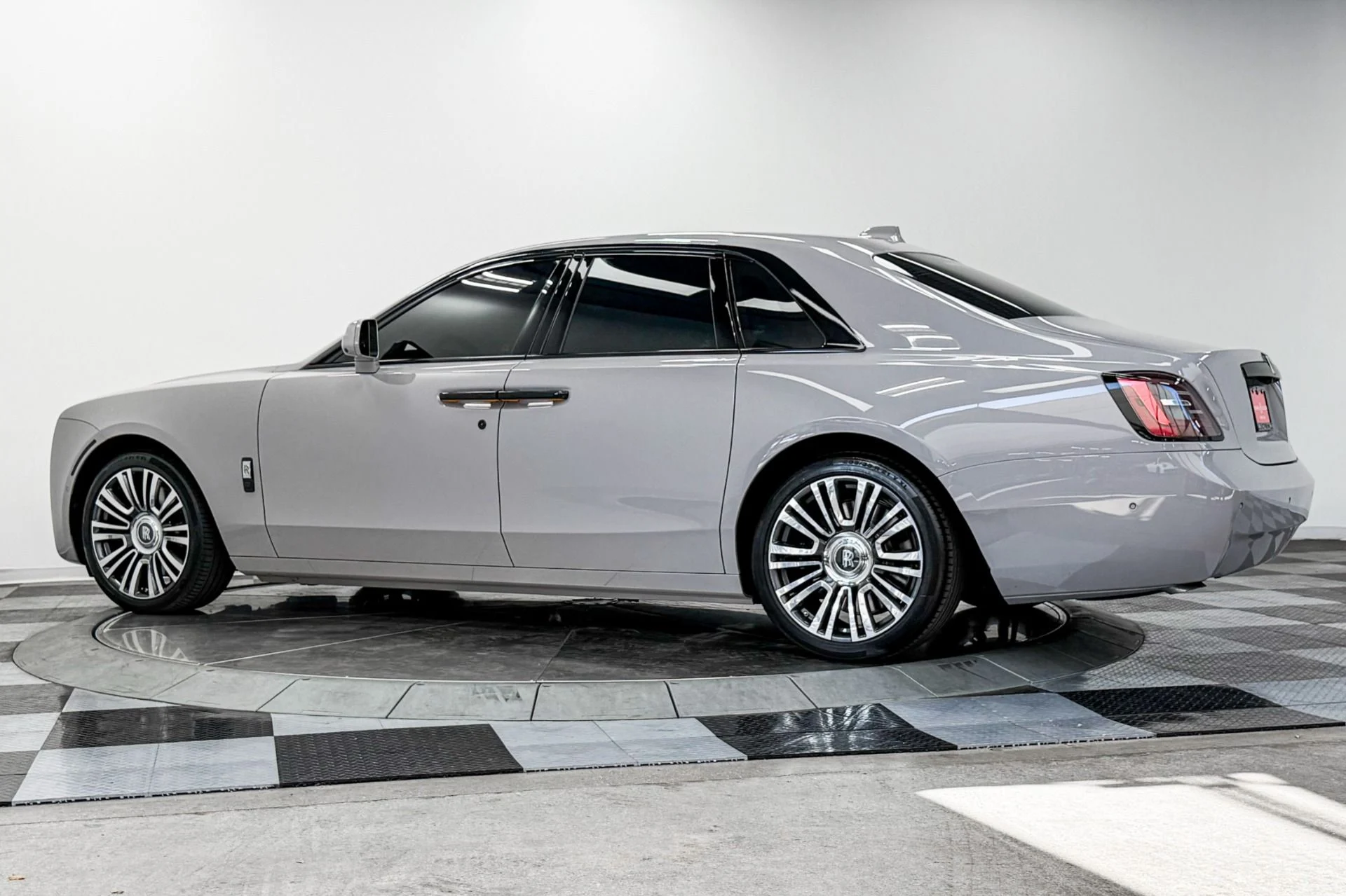 mph006_1294133623_Used_2022_Rolls_Royce_Ghost_The_Ghost_Package_Bespoke_Audio_Illuminated_Fascia_1785265086_b98d4fcdb9