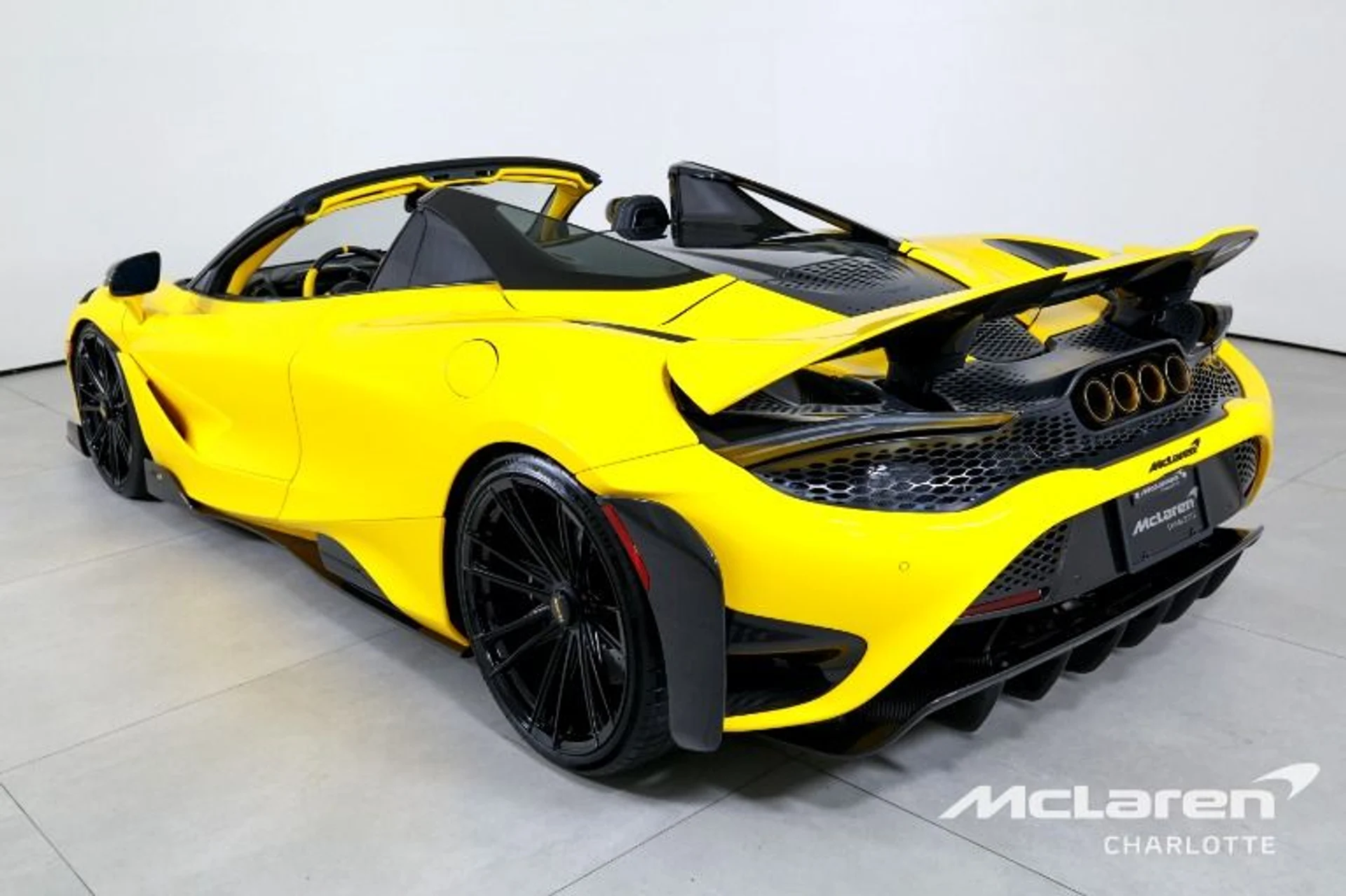 mph006_1294382624_Used_2022_Mc_Laren_765_LT_Spider_bb1f1a187e