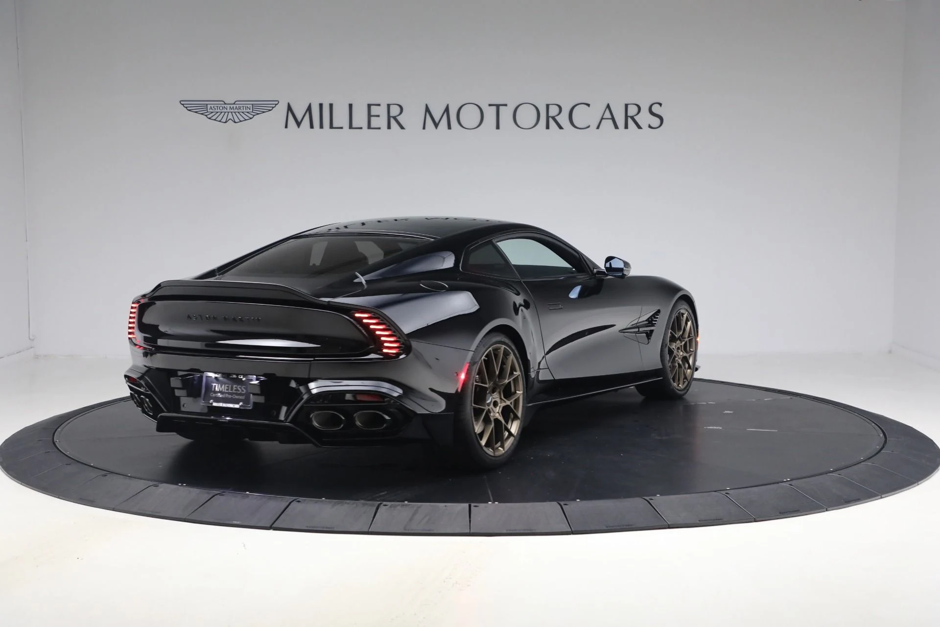 mph006_1303509367_Used_2025_Aston_Martin_Vanquish_1789418284_1930f78820