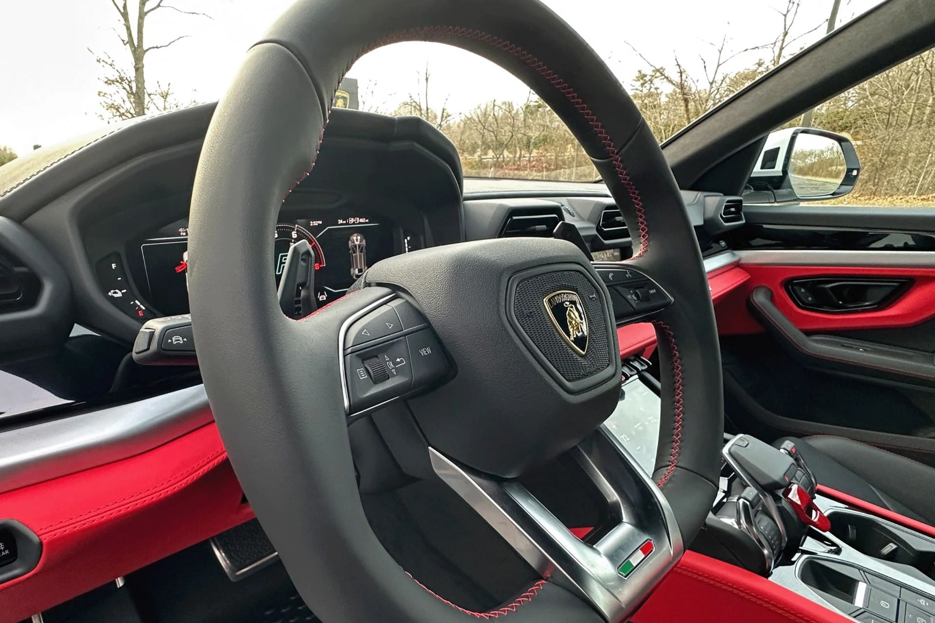 mph006_1310980539_New_2025_Lamborghini_Urus_SE_1765534194_32388570f0