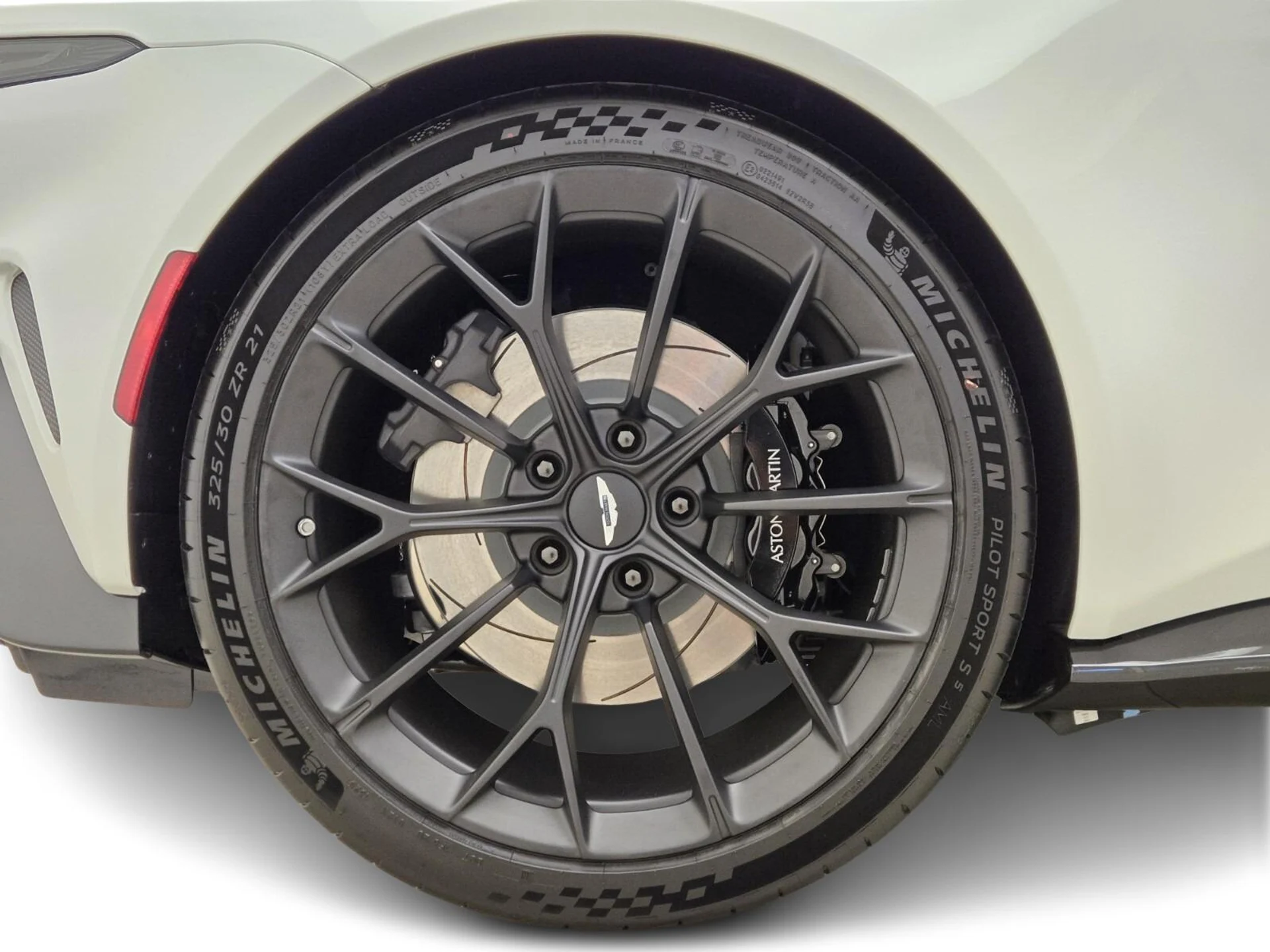 mph006_1312600798_New_2026_Aston_Martin_Vantage_1759816362_ab581b5c5f