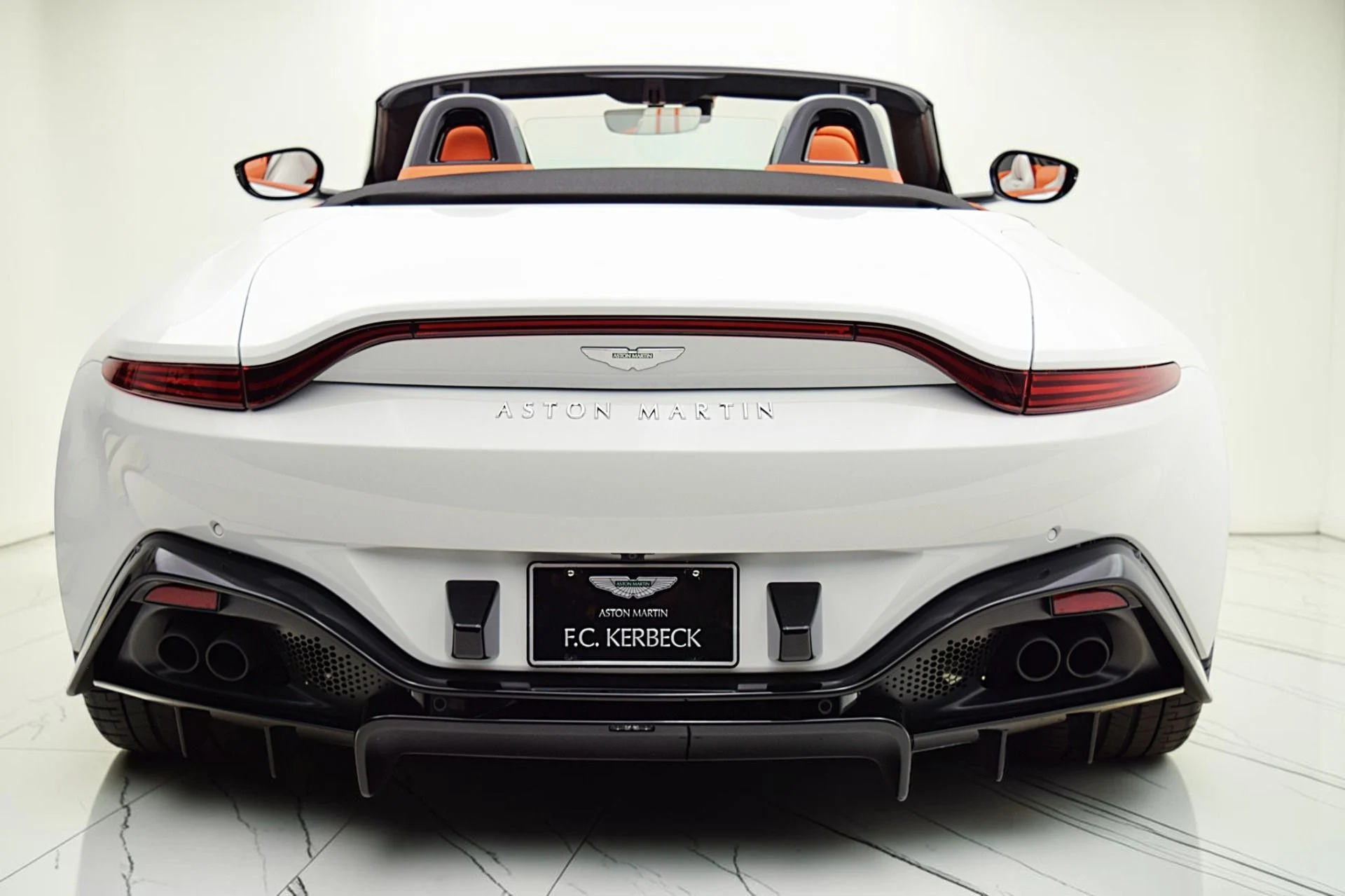 mph006_1318421814_Used_2023_Aston_Martin_Vantage_Roadster_c9e39ed7f4