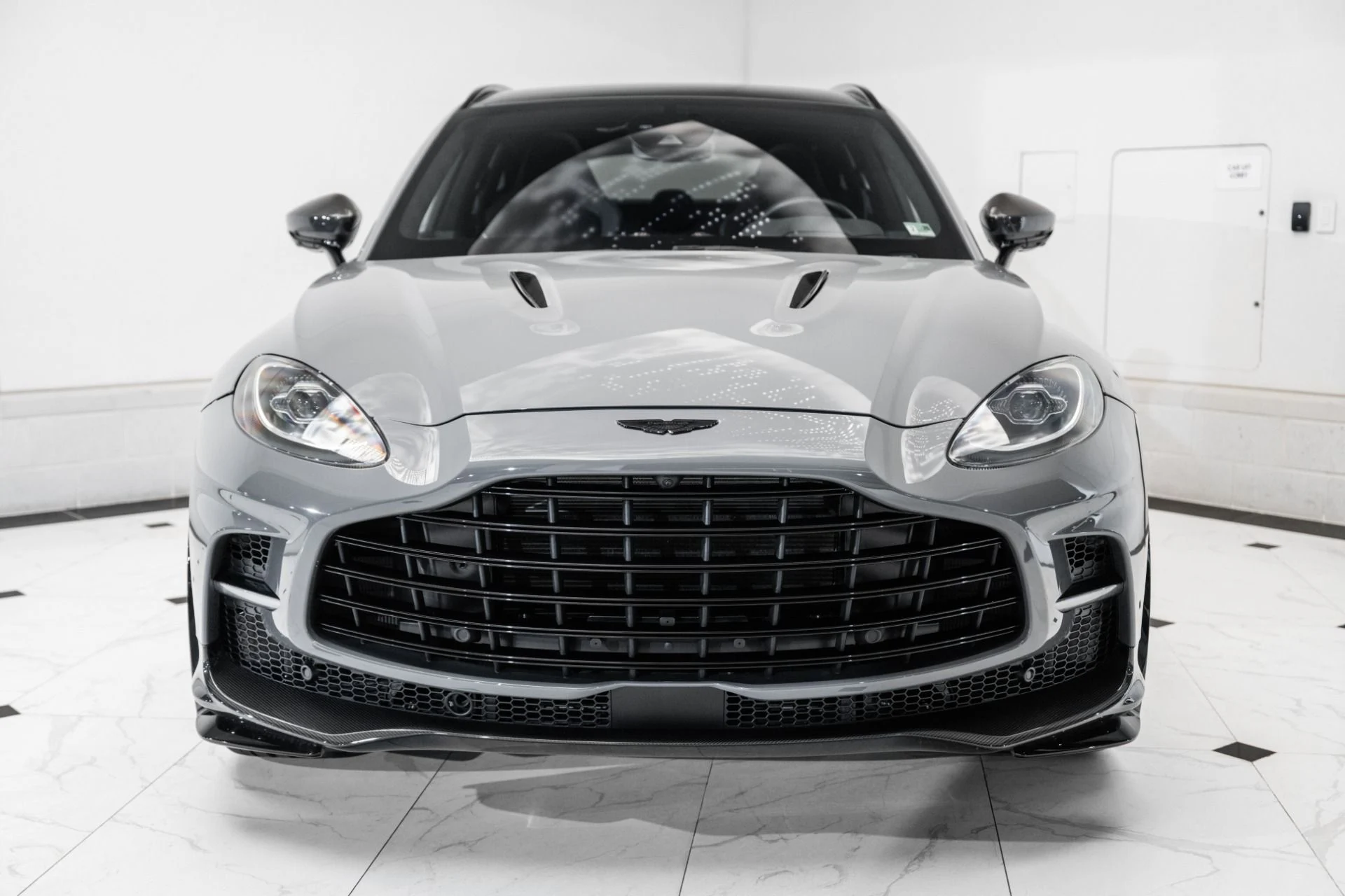 mph006_1318997335_Used_2023_Aston_Martin_DBX_707_1744811581_8fbd95df6b