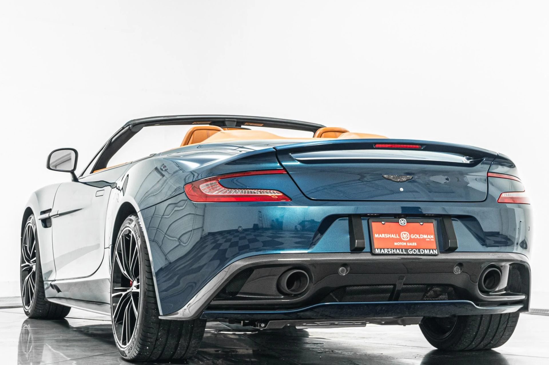 mph006_1320710909_Used_2016_Aston_Martin_Vanquish_Volante_Low_Miles_Amazing_Color_Combination_1785262307_5ba1c0040e