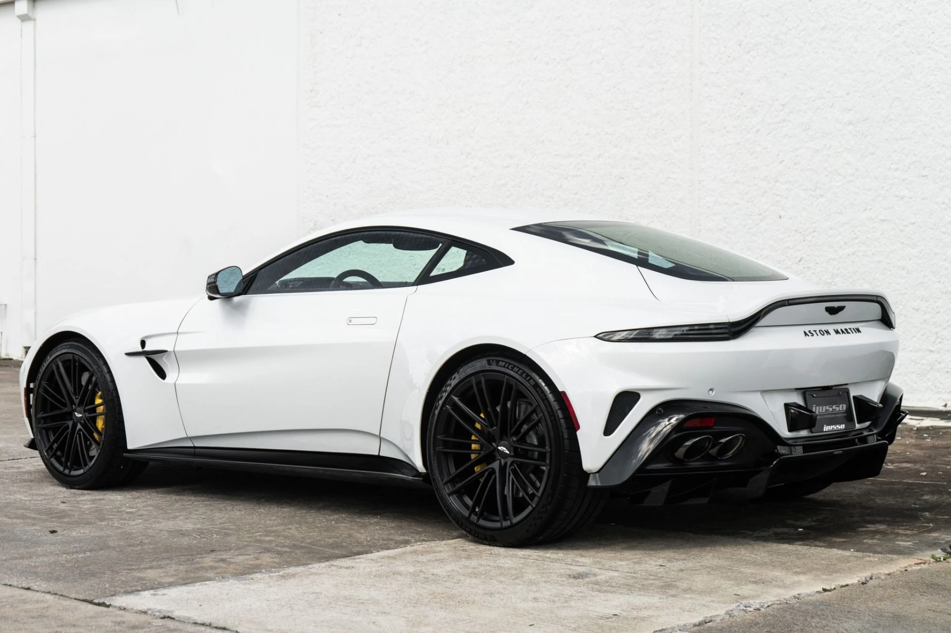 mph006_132441604_Used_2025_Aston_Martin_Vantage_1778624093_70c9cb9c16