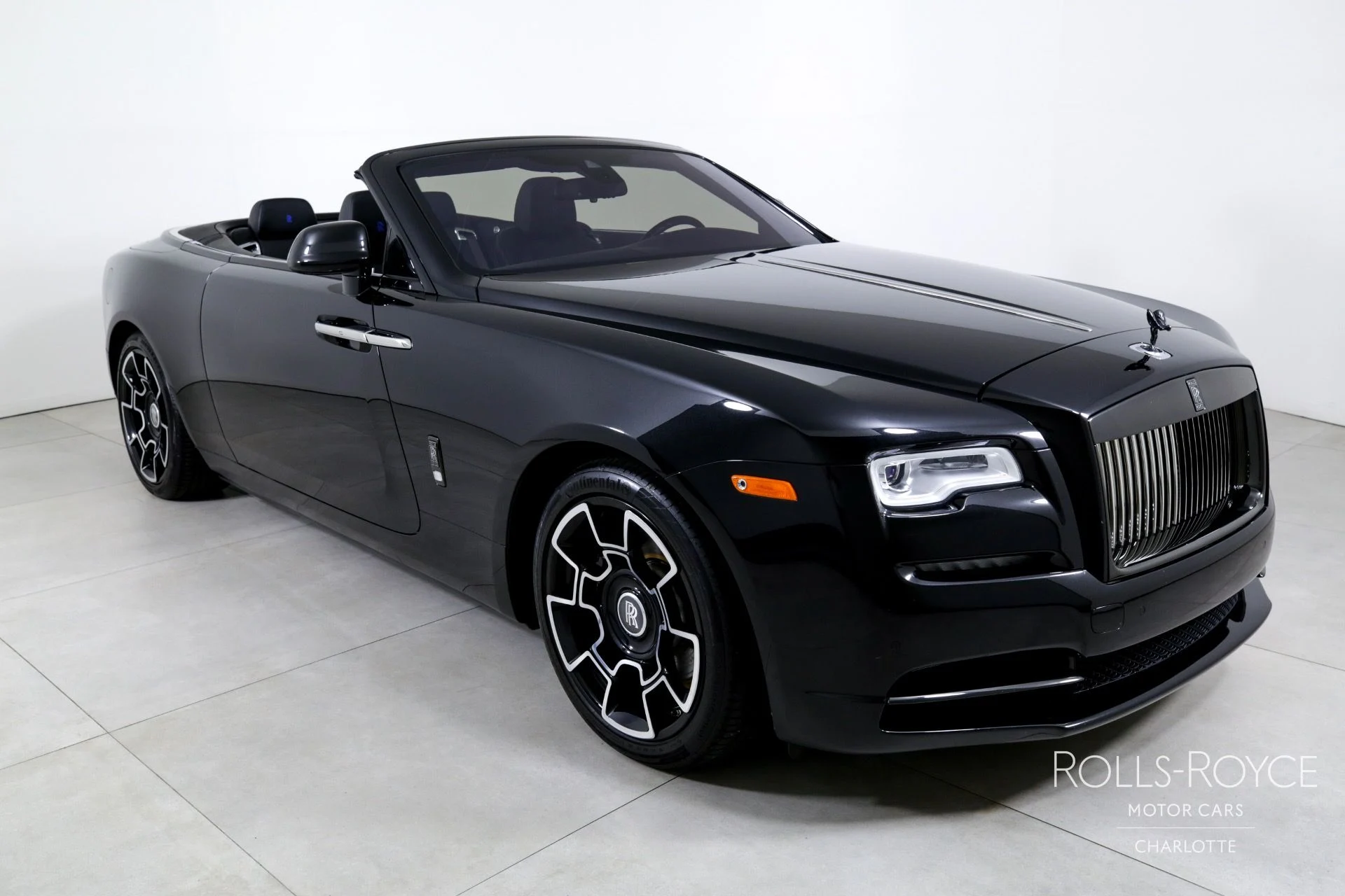 mph006_1348137711_Used_2018_Rolls_Royce_Black_Badge_Dawn_1747071479_802680f490