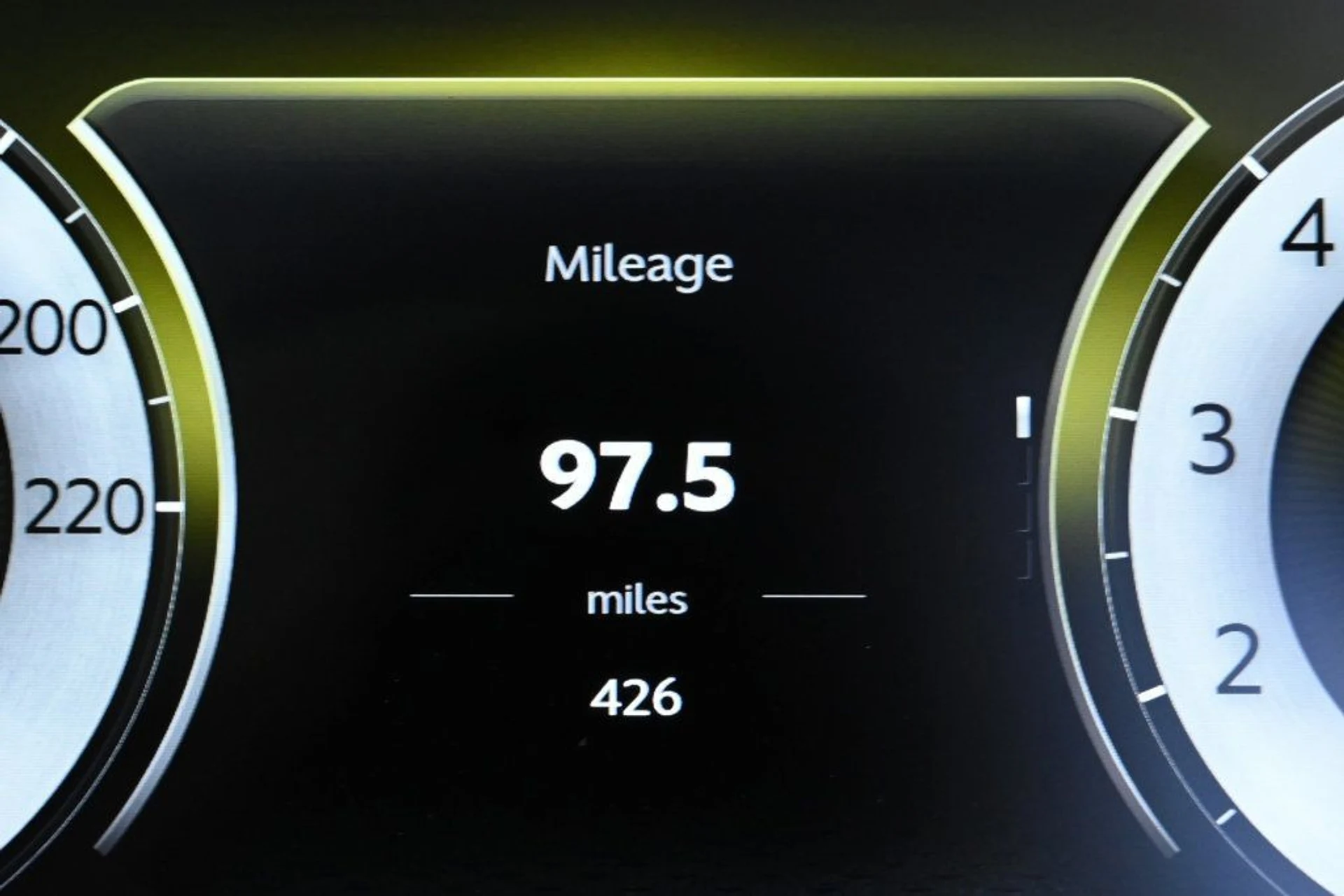 mph006_1356972323_used_2026_aston_martin_vantage_11350_22923178_6_1024_a4a0e2a245