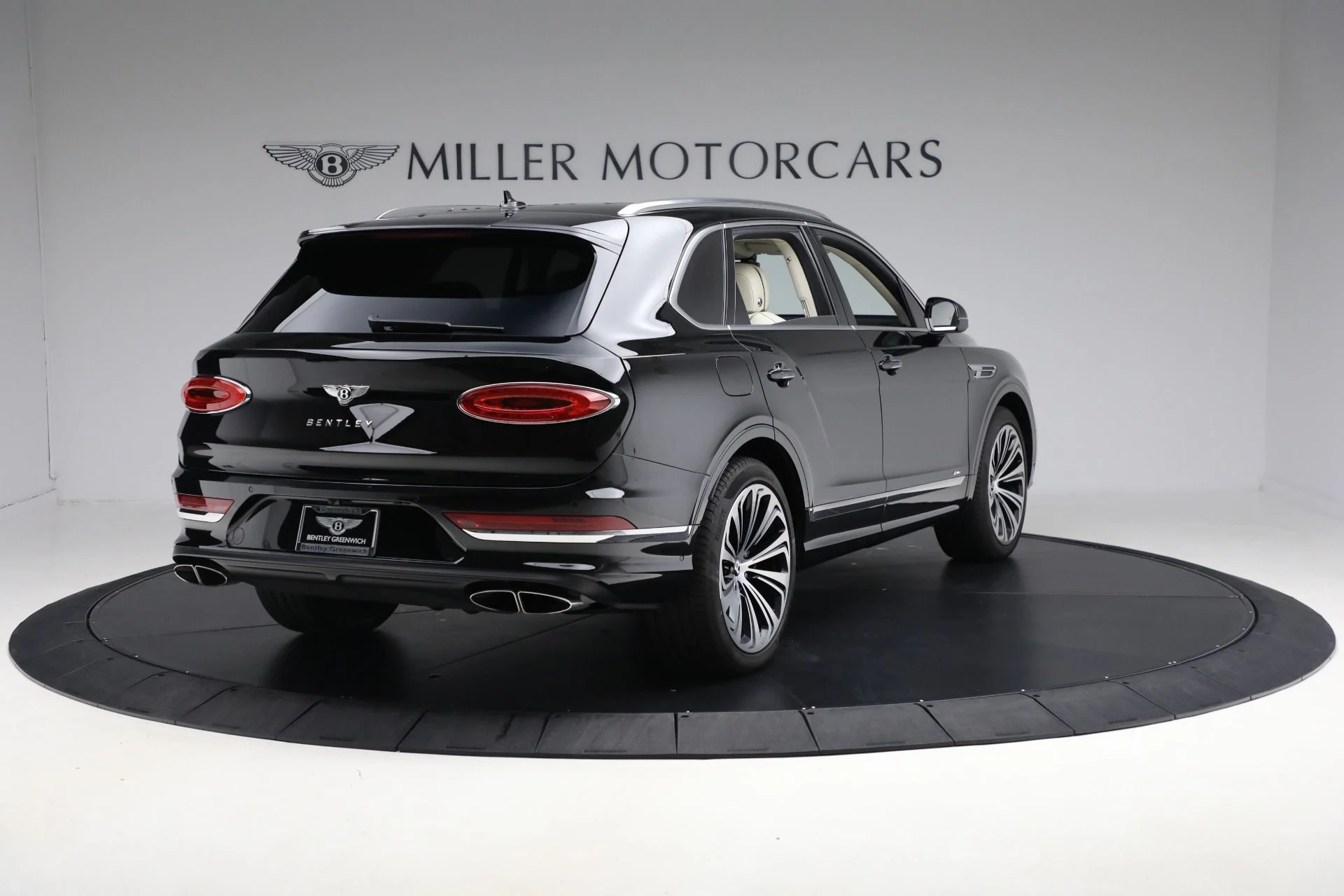mph006_1358439986_Used_2023_Bentley_Bentayga_Azure_V8_c426e714e2