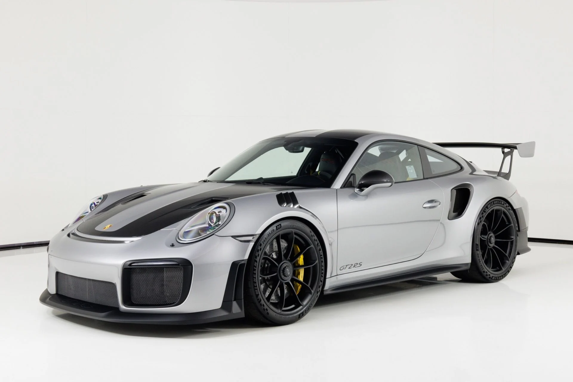 mph006_138481556_Used_2018_Porsche_911_GT_2_RS_1791916169_5d87e125f9