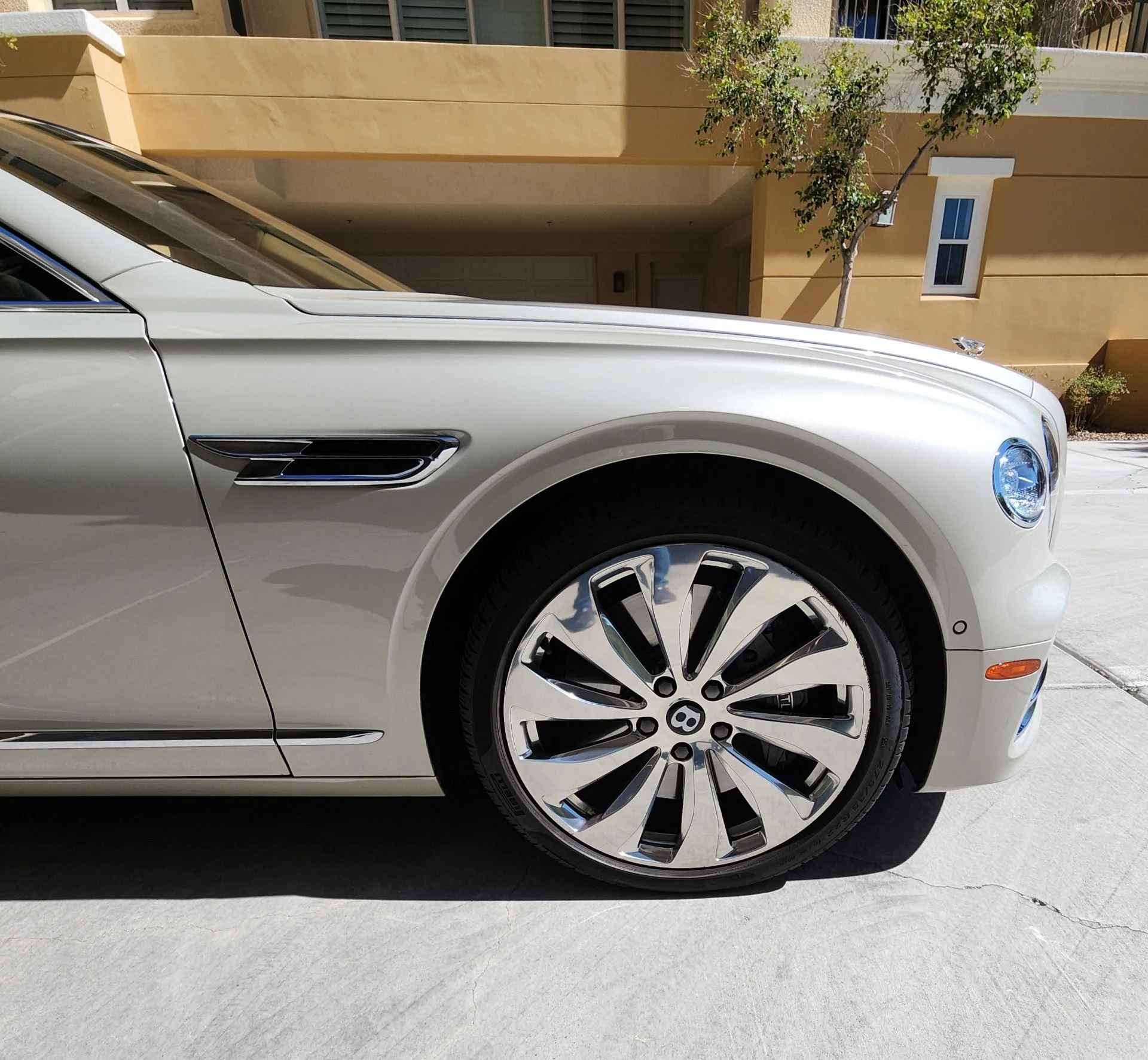 mph006_1417385991_Used_2022_Bentley_Flying_Spur_V8_1761690288_010d96caaa