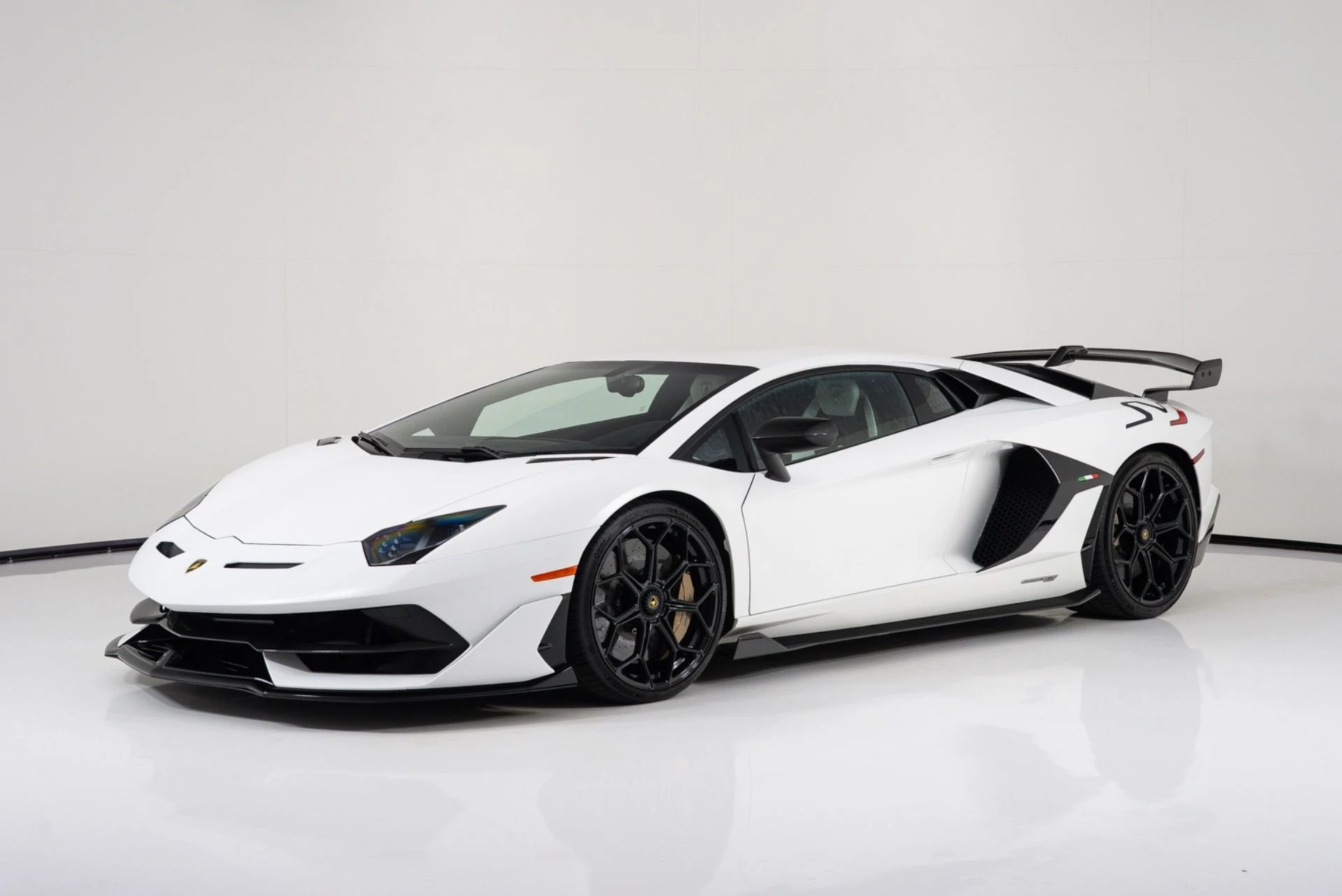 mph006_1422736452_Used_2019_Lamborghini_Aventador_SVJ_1782851532_16e44060bd
