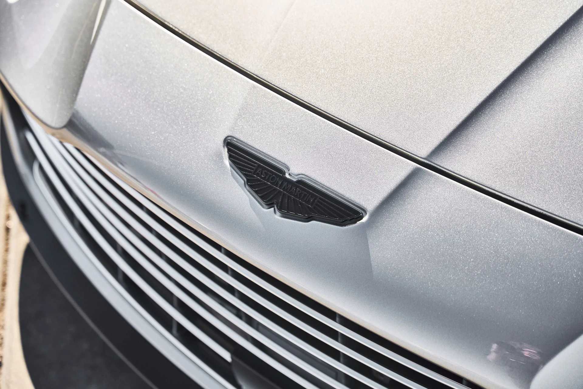 mph006_1425075916_Used_2025_Aston_Martin_Vanquish_V12_1786045784_e0f5e635ec