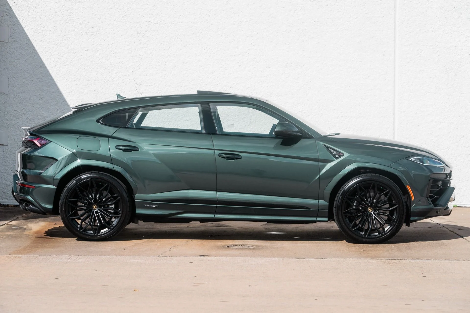 mph006_1427193393_Used_2025_Lamborghini_Urus_SE_1758739816_0038435e7b