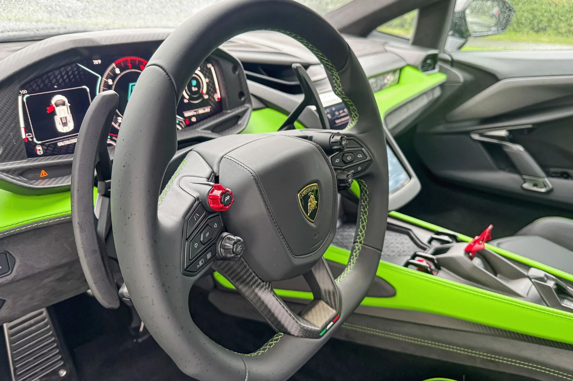 mph006_142921939_Used_2025_Lamborghini_Revuelto_1755791055_e2f8306c8d