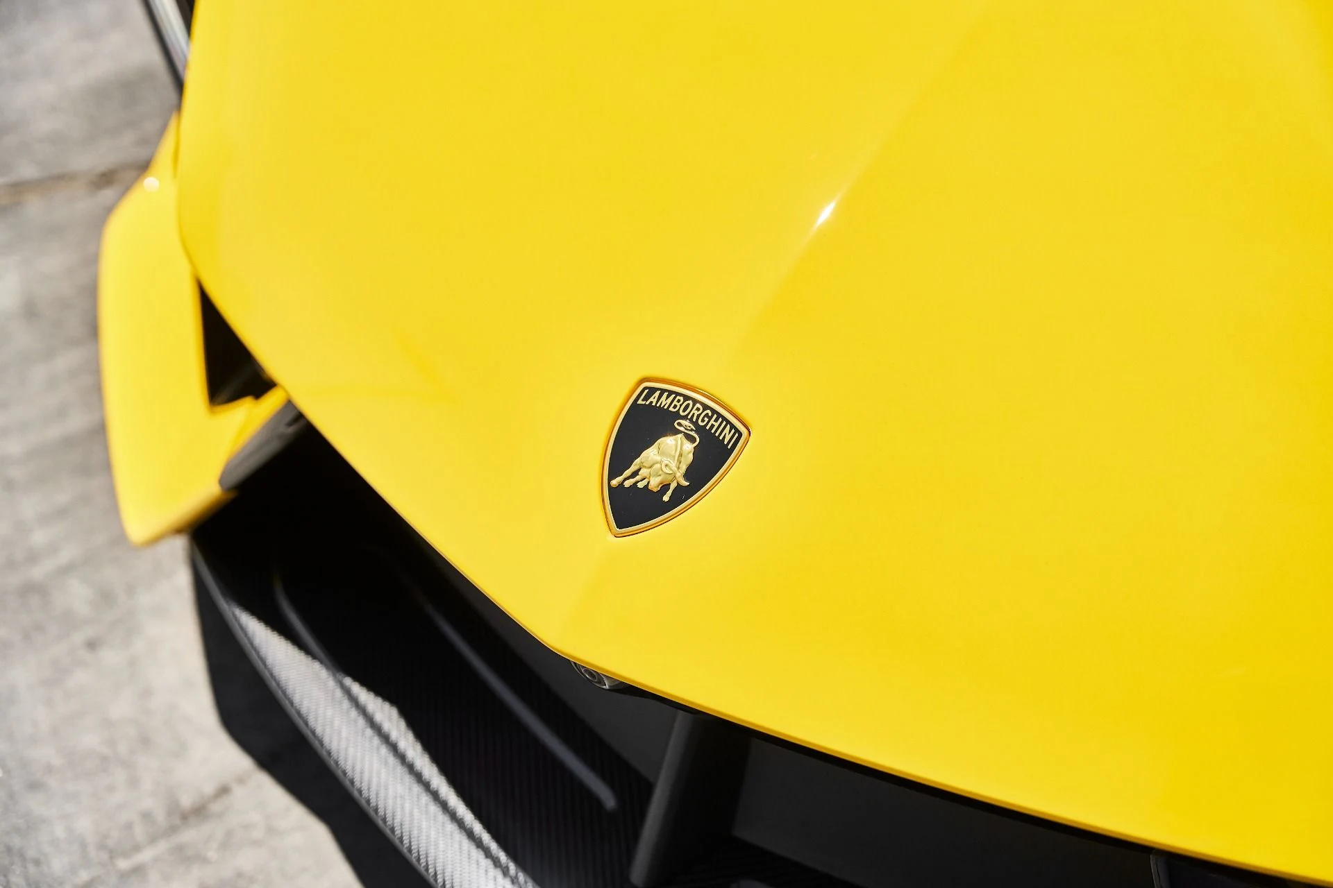 mph006_1434943150_Used_2025_Lamborghini_Revuelto_Base_1780084747_0b00a2faea