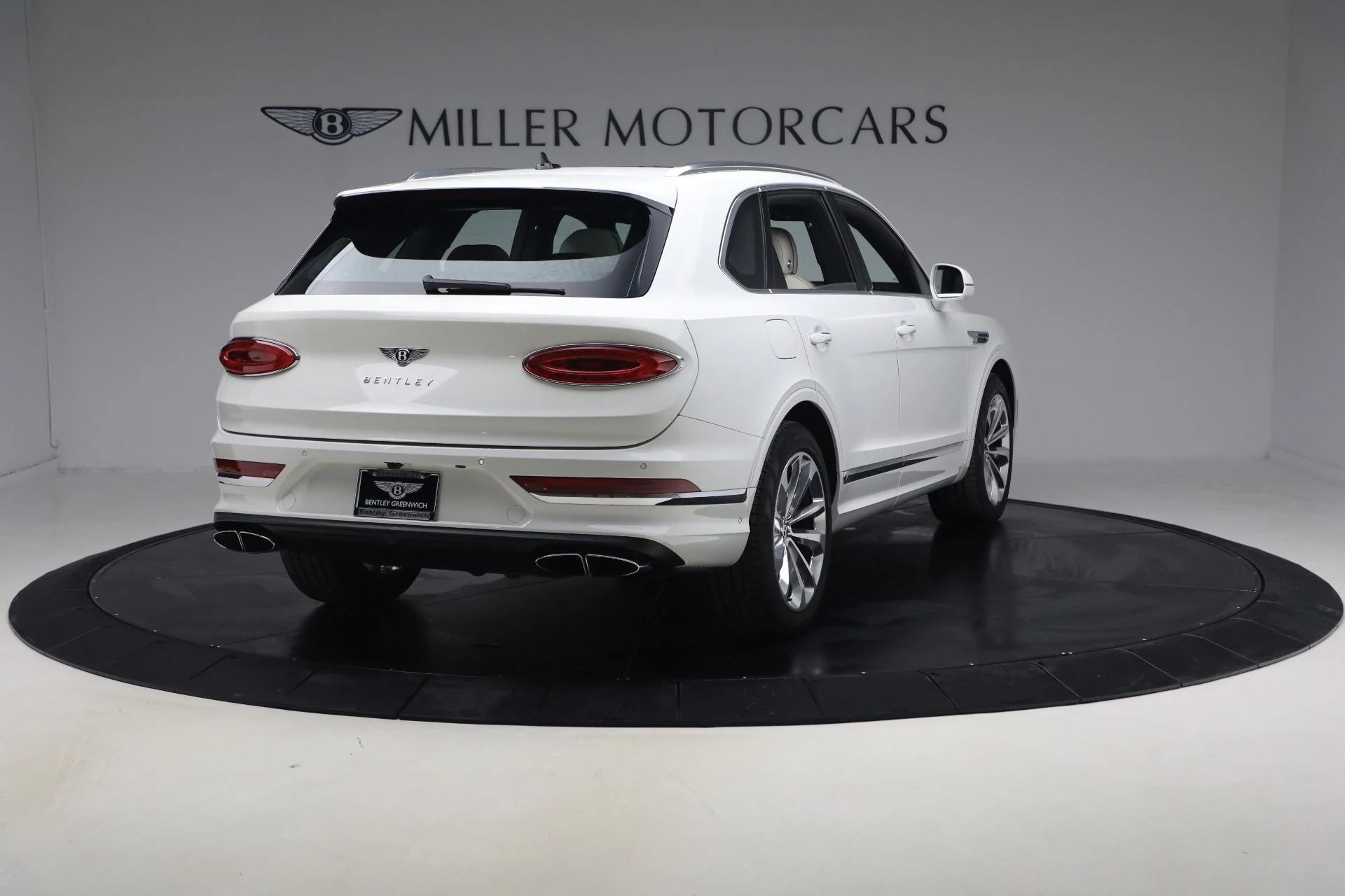 mph006_1444112100_Used_2023_Bentley_Bentayga_V8_1770421223_7fc25dff1a