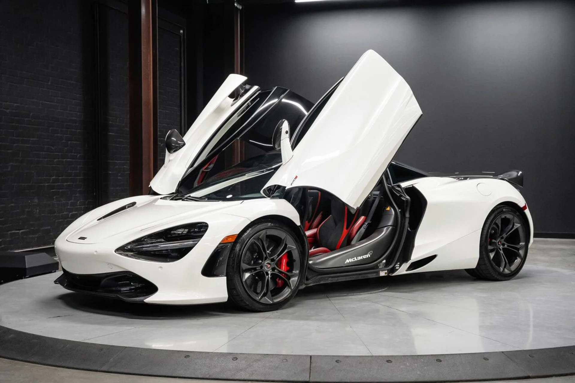 mph006_1444230903_mclaren_720s_2018_68c4f528a2