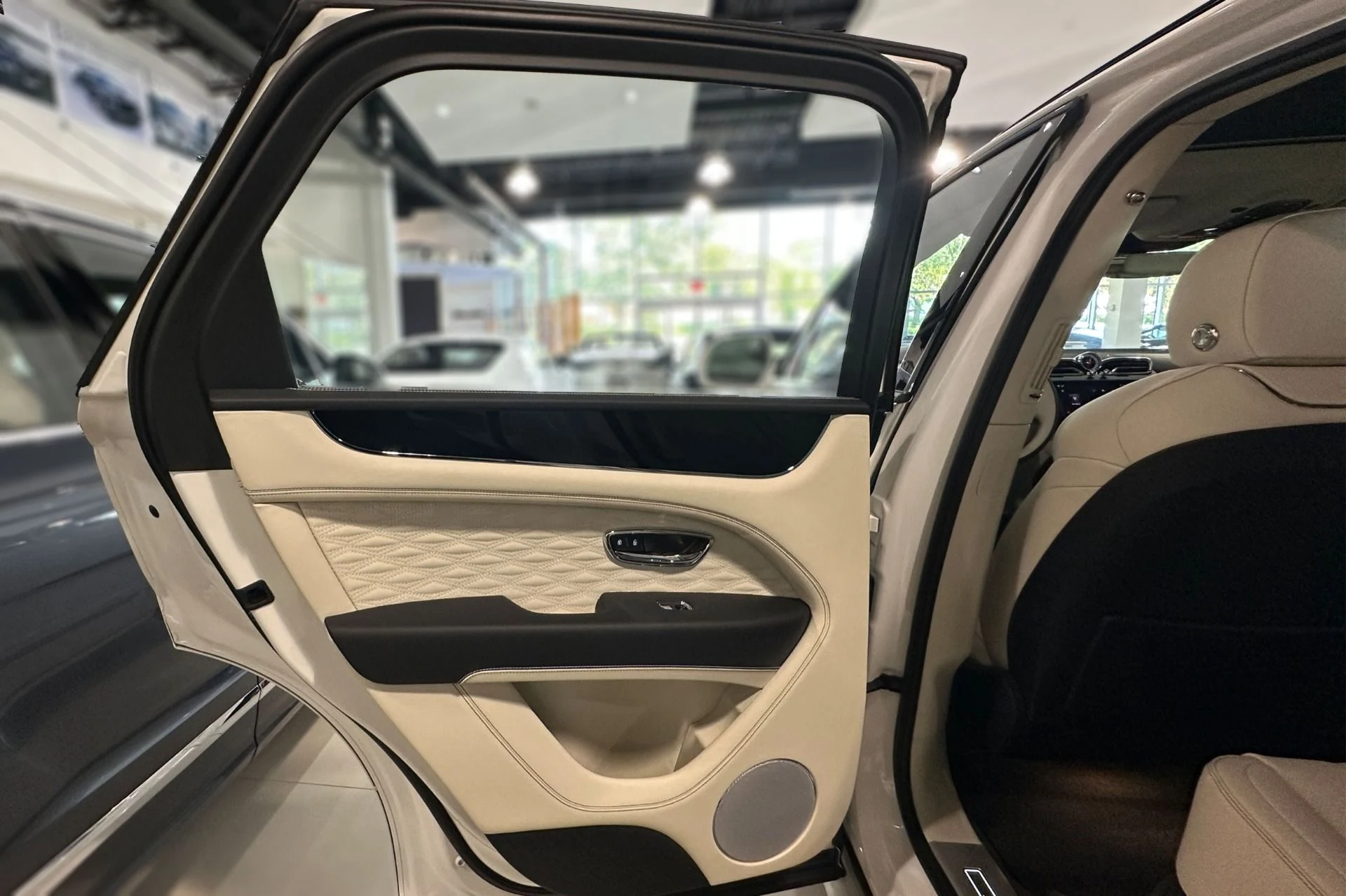 mph006_1445105084_New_2027_Bentley_Bentayga_Speed_1790242950_62c40eba75