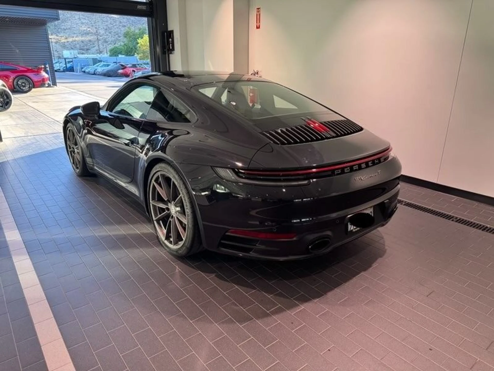 mph006_1448585138_Used_2024_Porsche_911_Carrera_T_1762903849_1dd943b61d