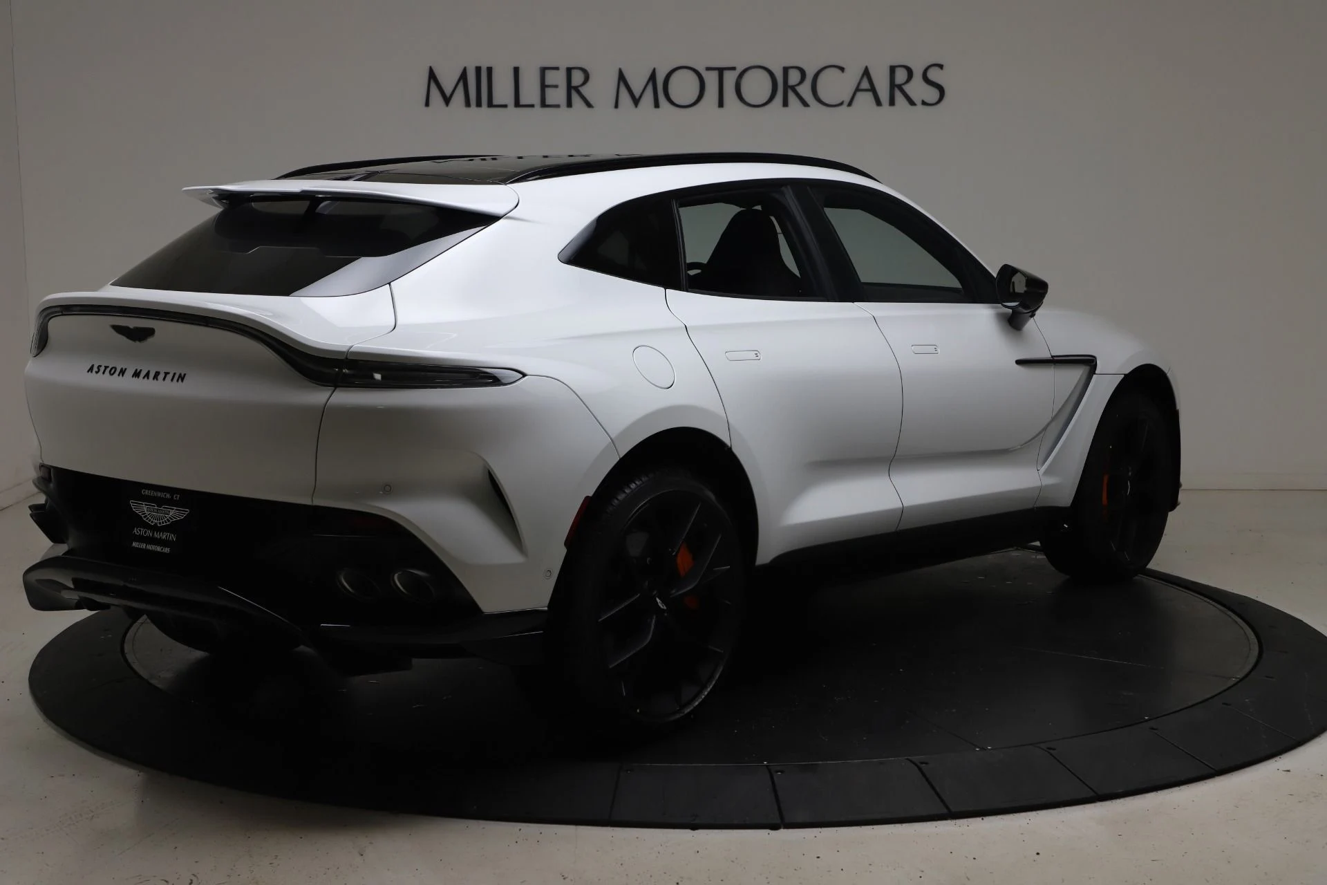 mph006_1450005175_New_2025_Aston_Martin_DBX_707_a4d6b36322