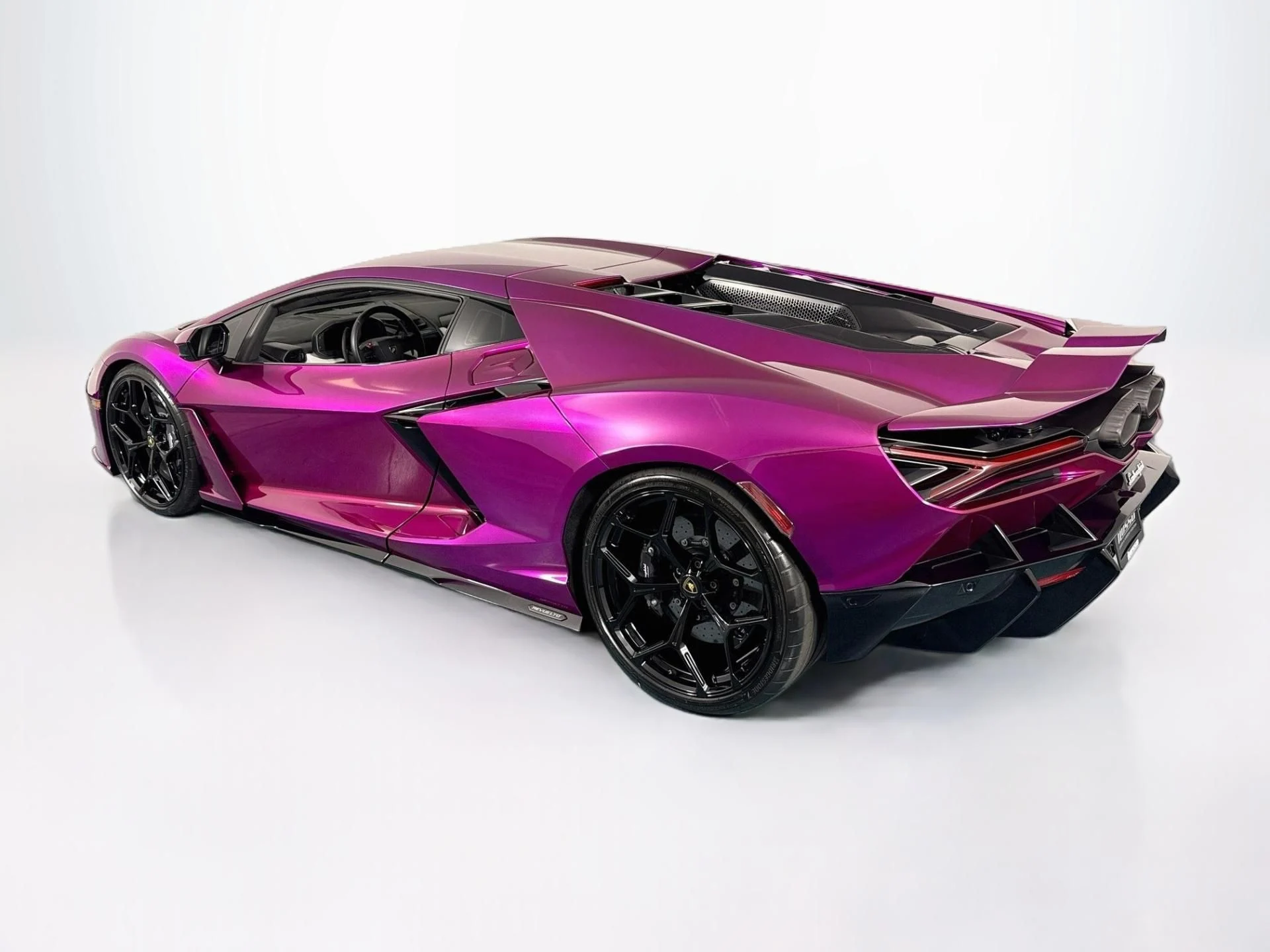 mph006_1457466207_Used_2024_Lamborghini_Revuelto_1787336690_8d236d872d