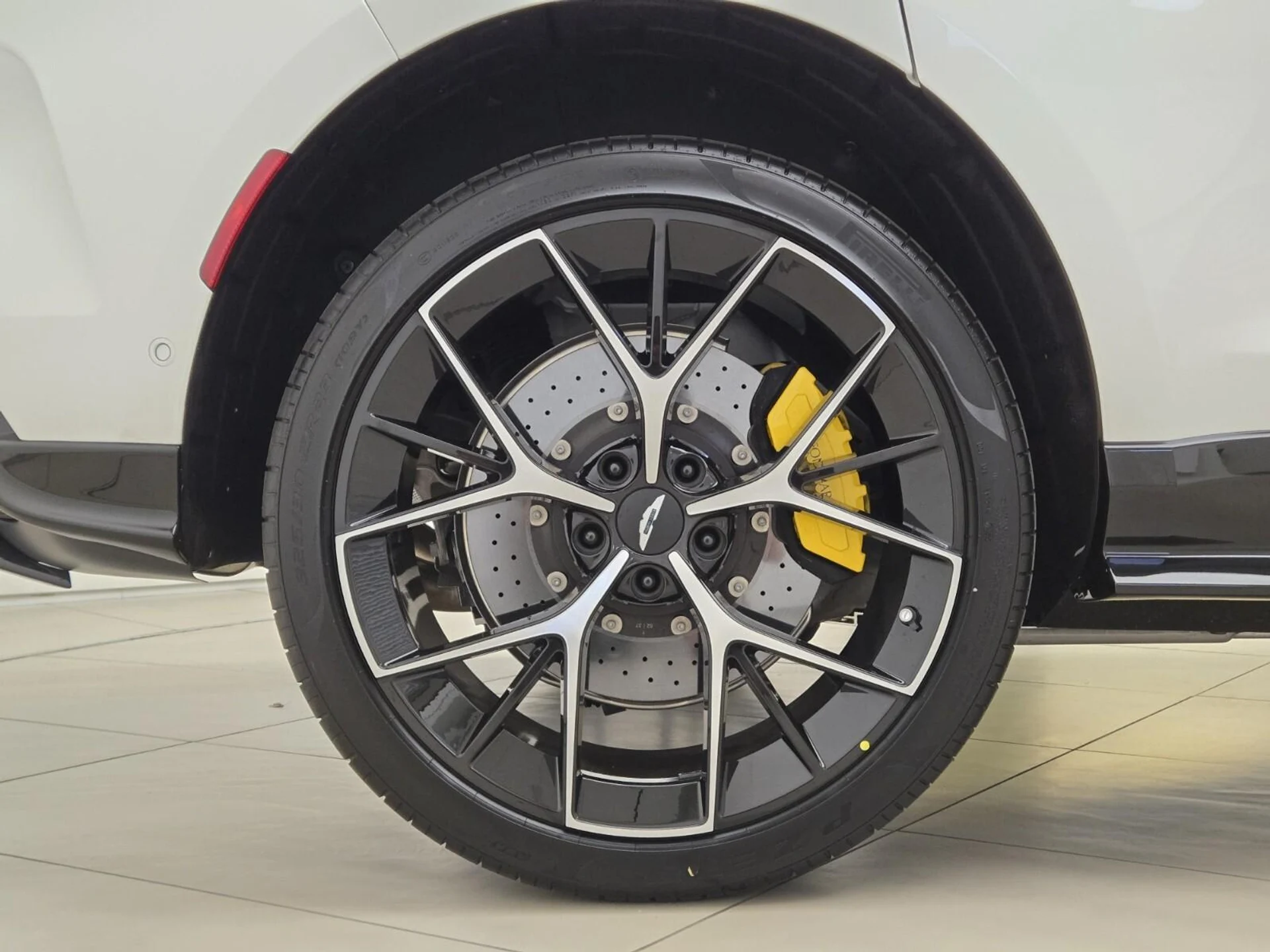 mph006_1466873821_New_2026_Aston_Martin_DBX_S_1783747080_51e4a893d7