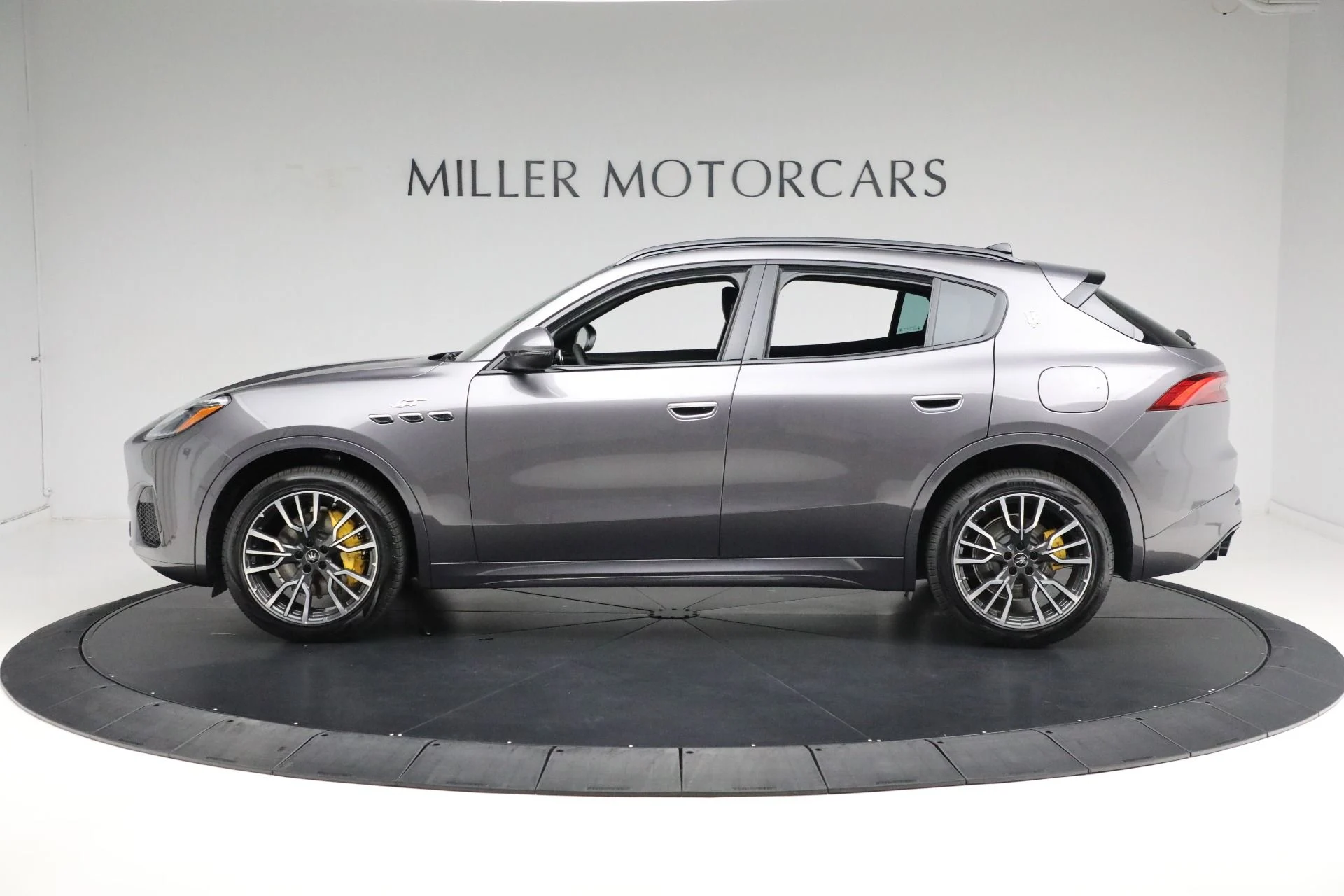mph006_1477592727_New_2024_Maserati_Grecale_GT_9fa1dc67d6